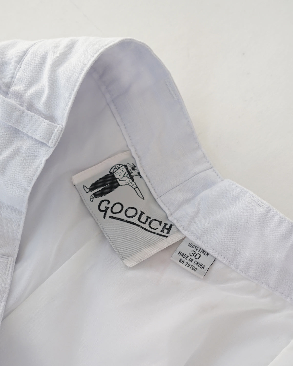 Tucked Linen Shorts / White