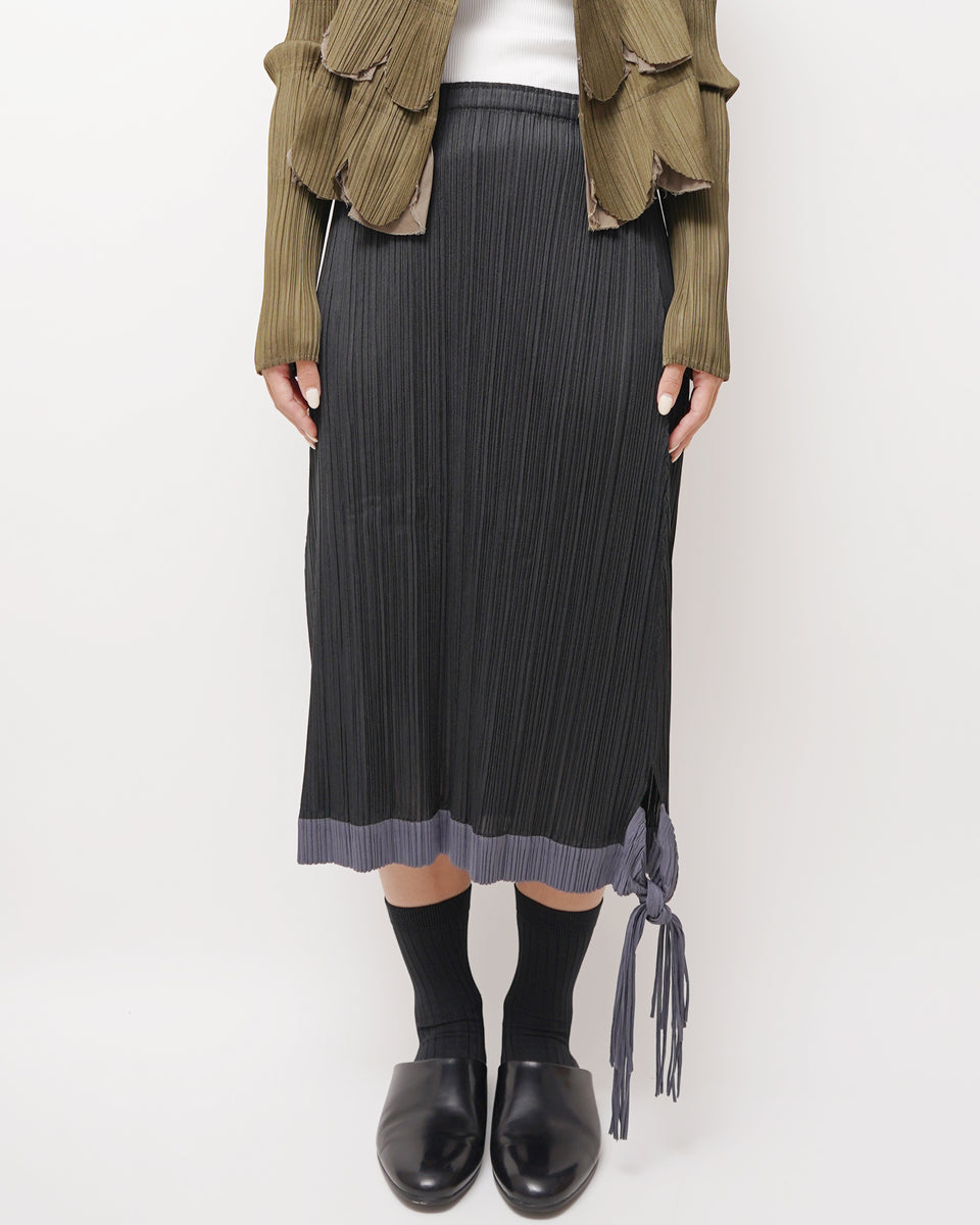 PLEATS PLEASE ISSEY MIYAKE Pleated Skirt Made in Japan – Front