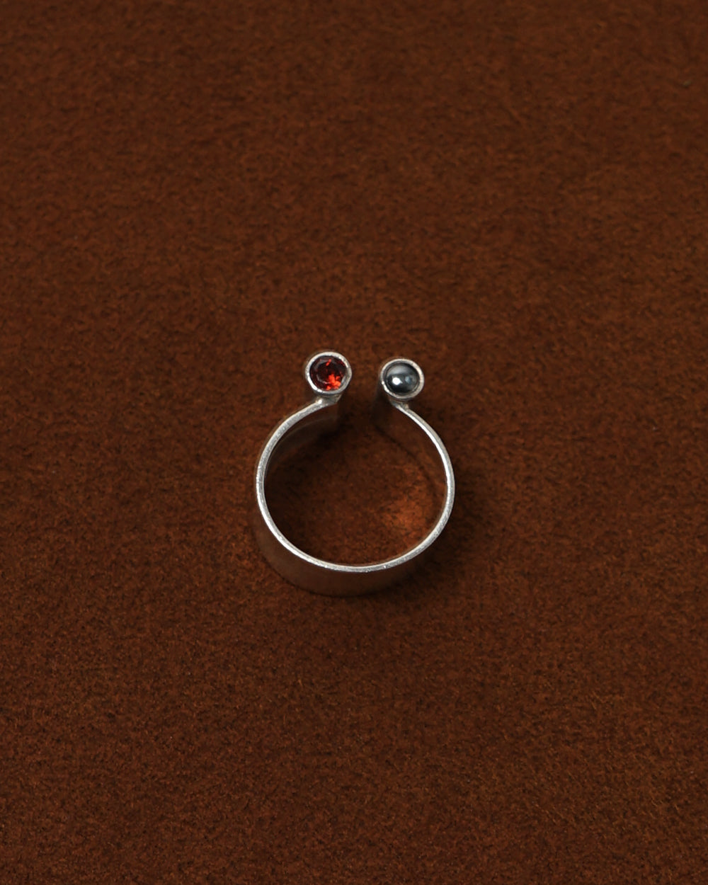 Silver Ring w/ Garnet & Black Pearl / size: 8