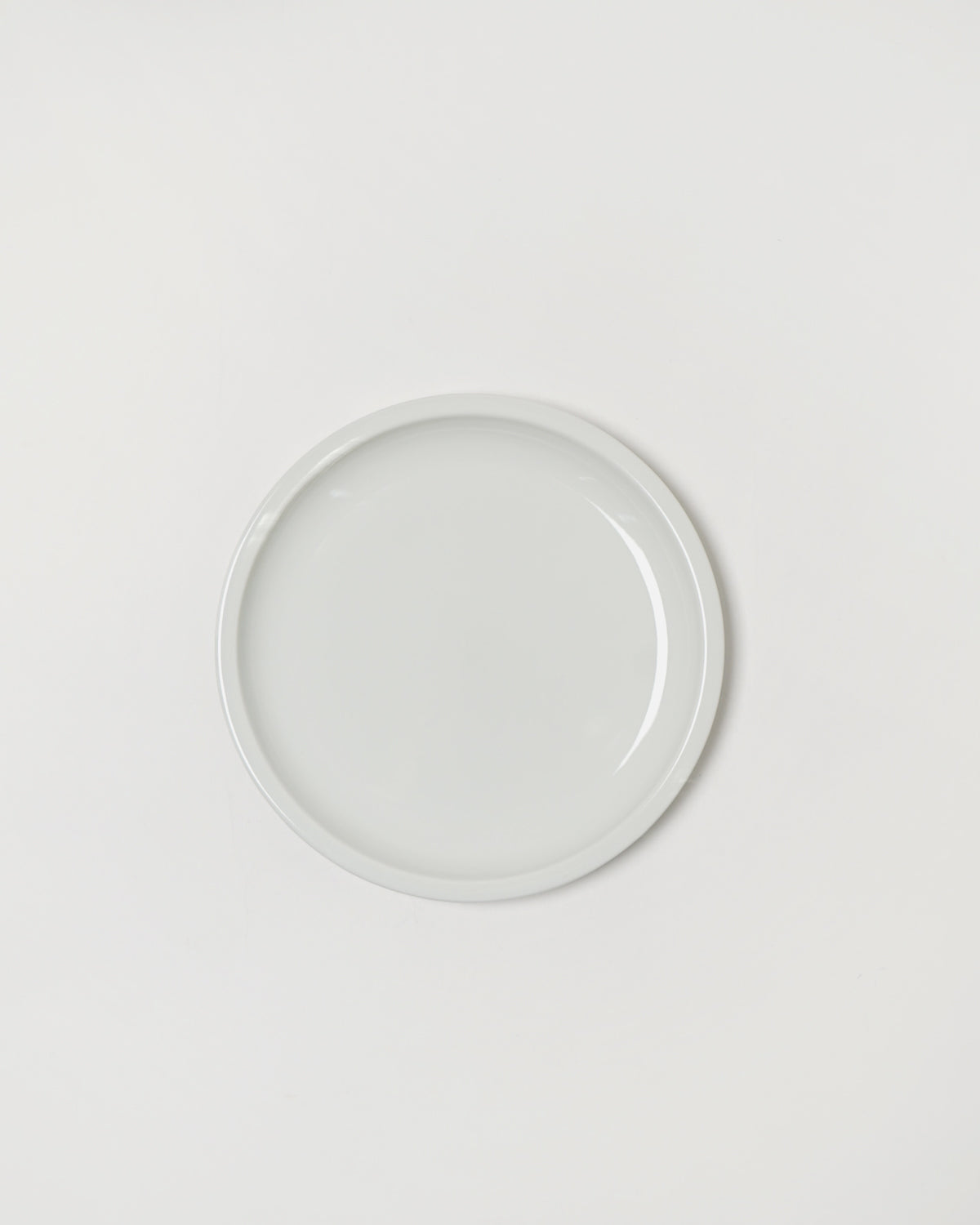 Plate Medium 200/ Teruhiro Yanagihara