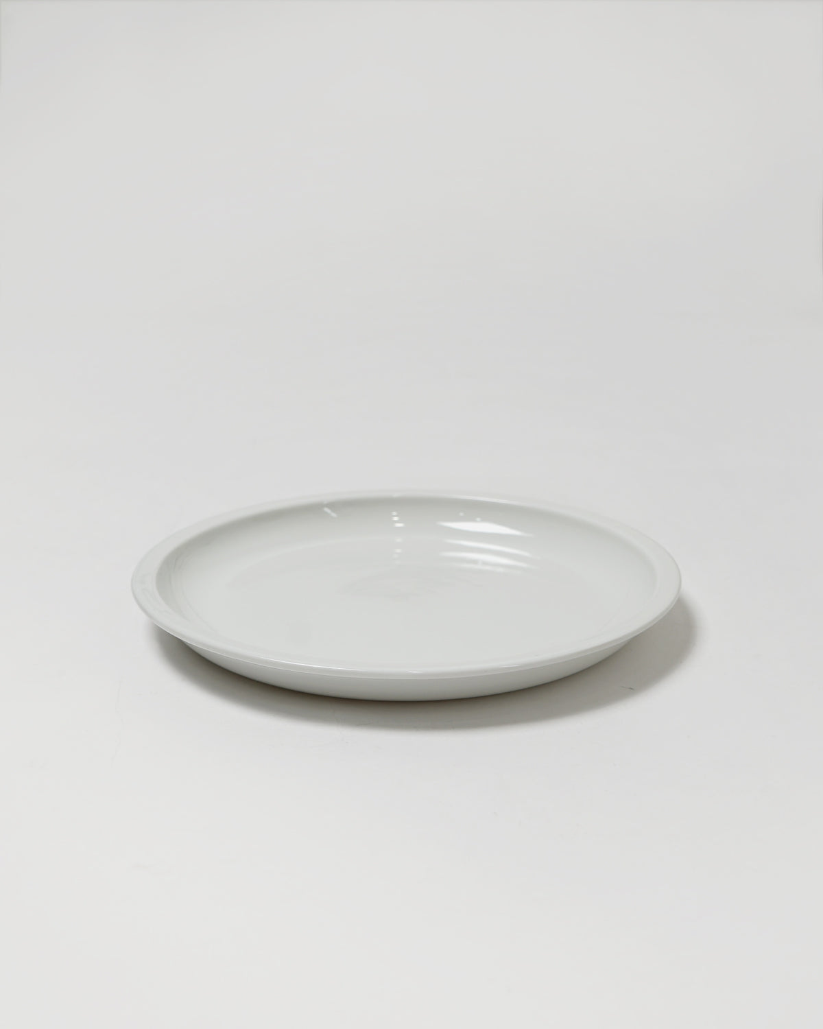 Plate Medium 200/ Teruhiro Yanagihara