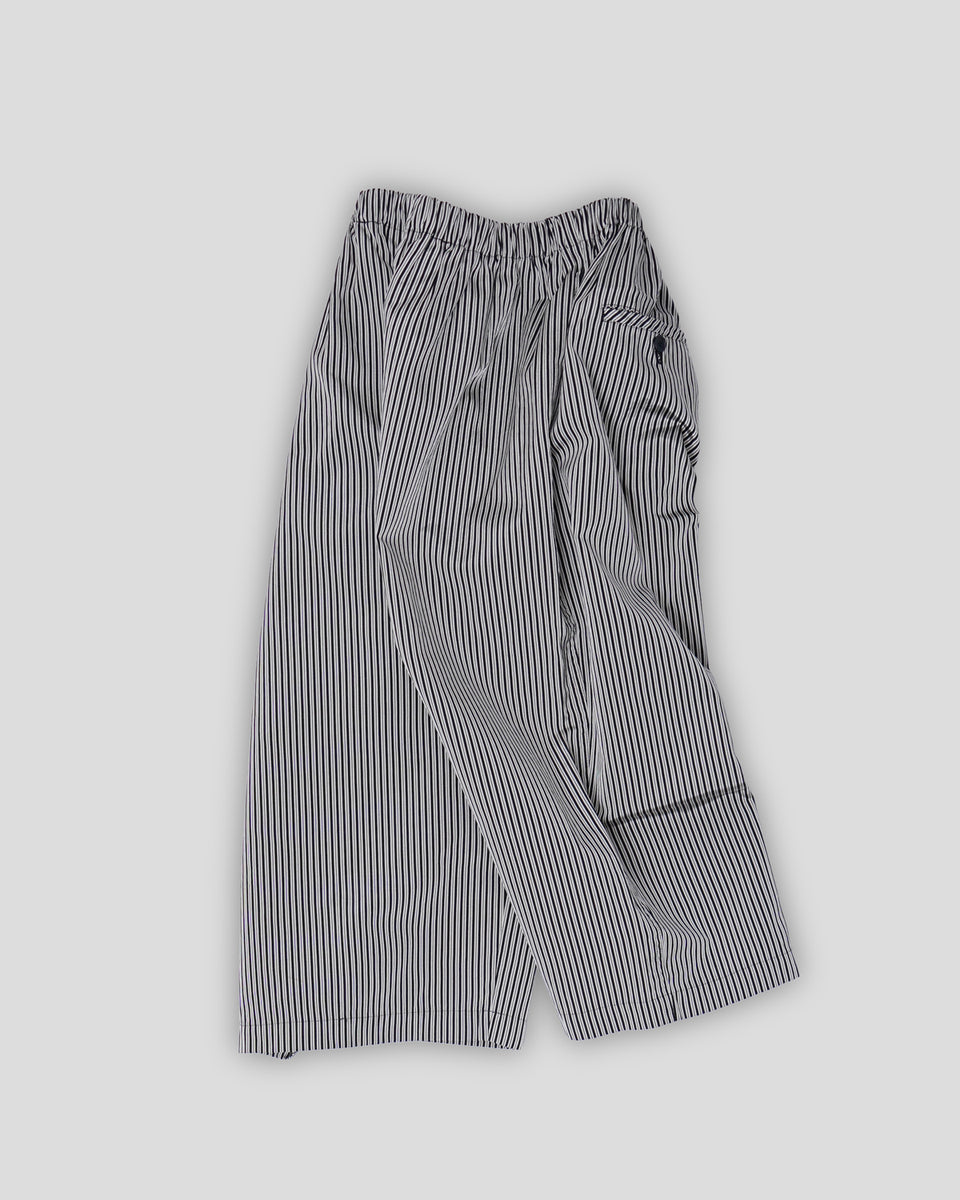 パンツ ROMIO Side pleated half pants ROMIO Side pleated half pants