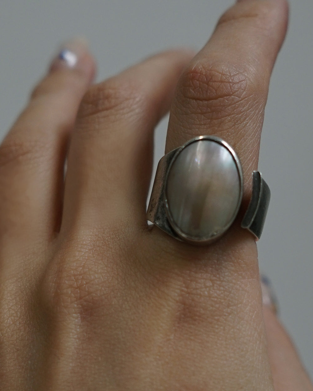 Silver Ring w/ Pearl / size: 8