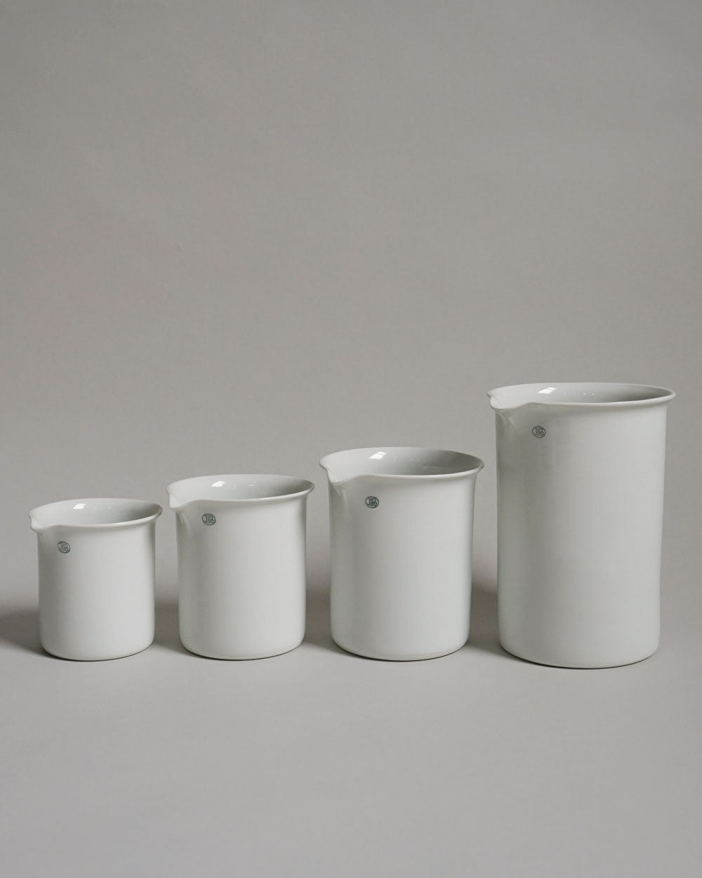 Beaker Low Spout / 227/2