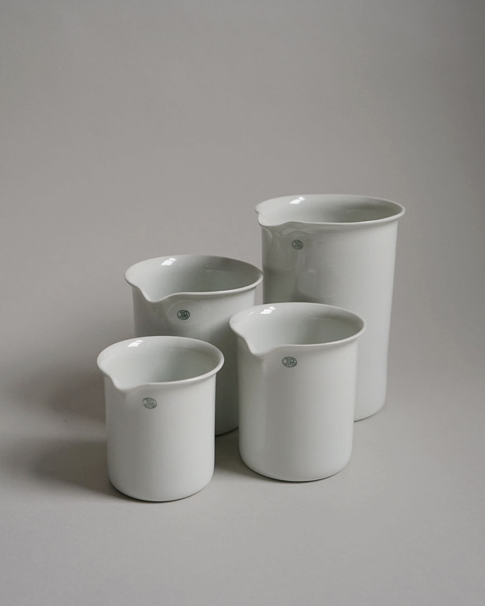 Beaker Low Spout / 227/1