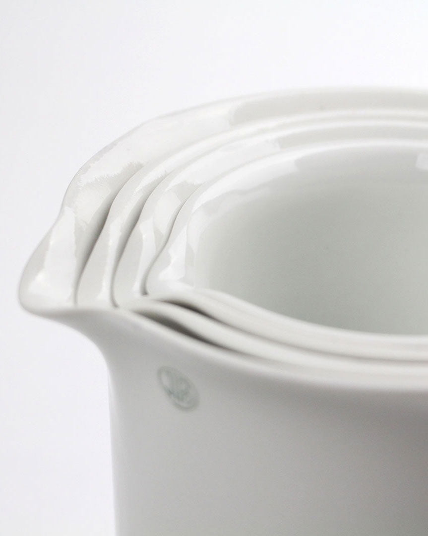 Beaker Low Spout / 227/3