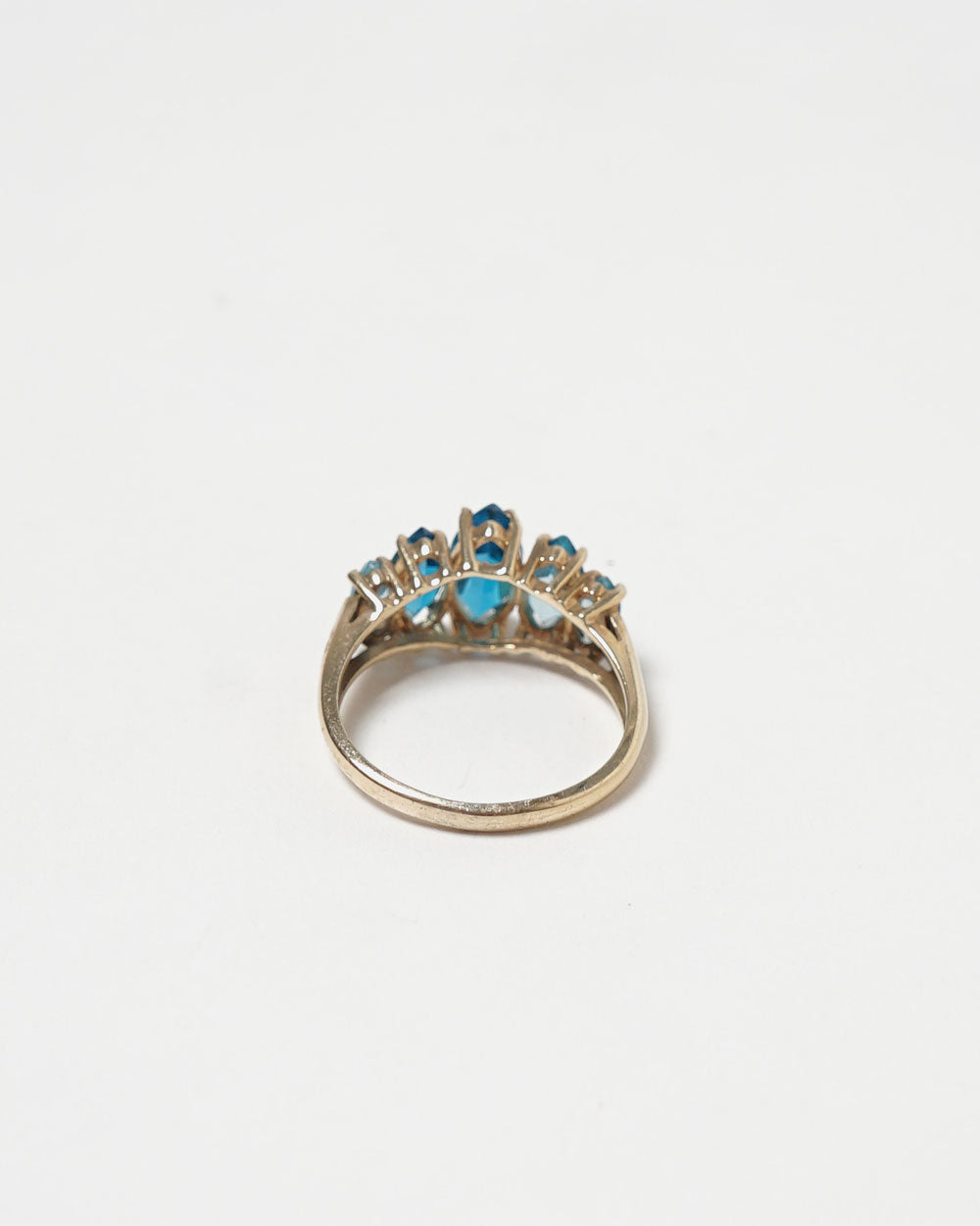 10k Gold Ring w/ Blue Topars / size: 7.75