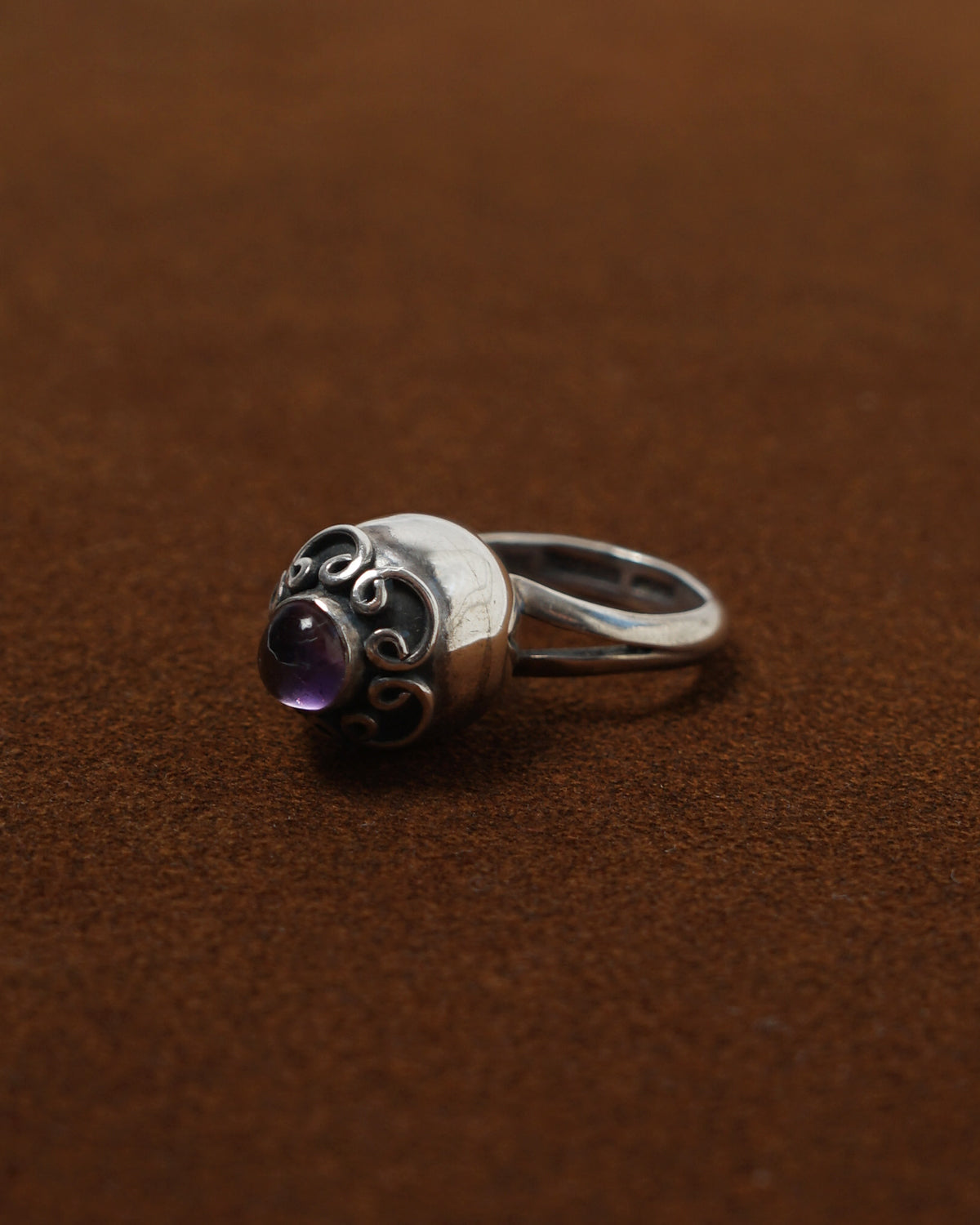 Silver Ring w/ Amethyst / size: 6