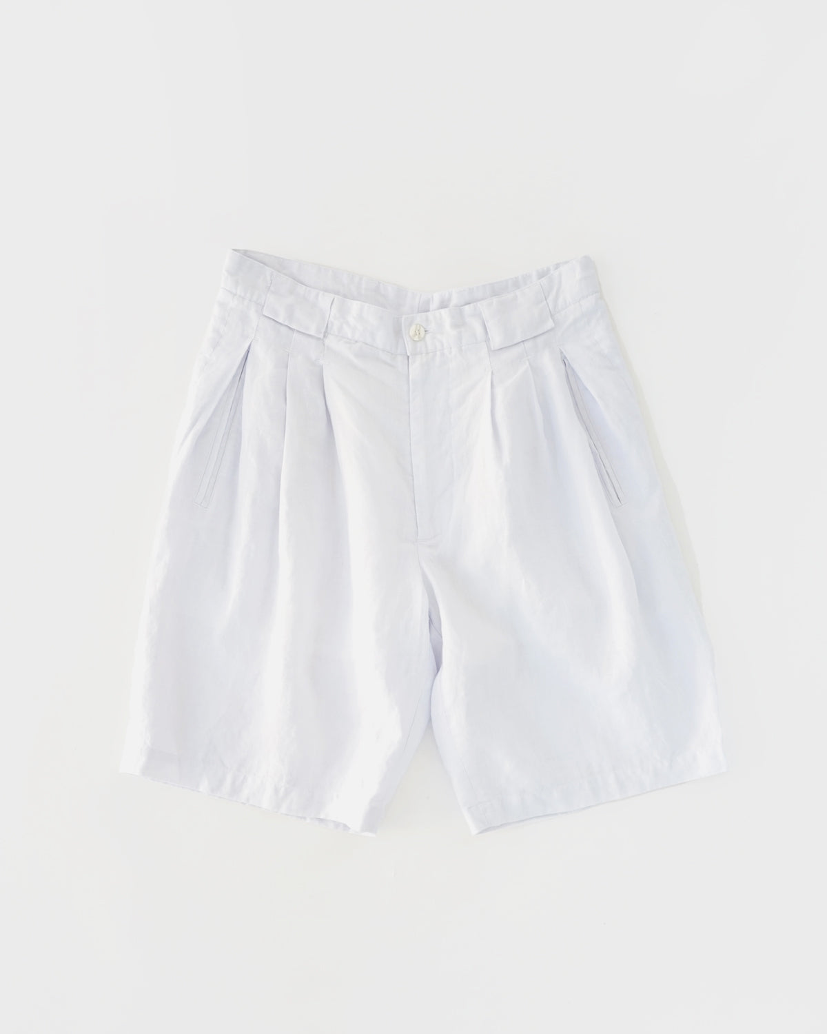 Tucked Linen Shorts / White