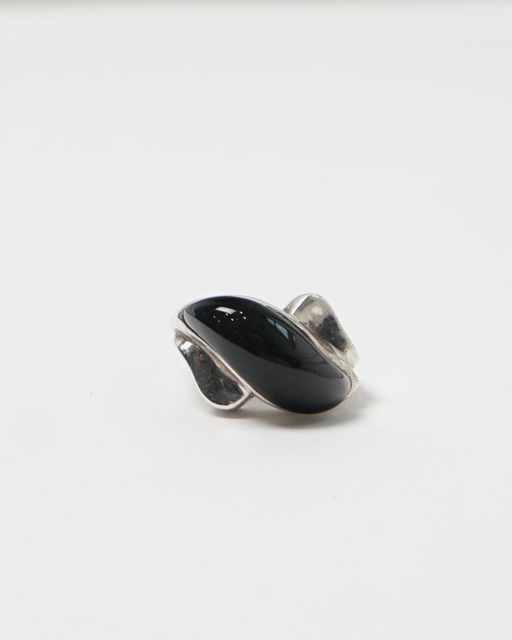 Silver Ring w/ Onyx / size: 6