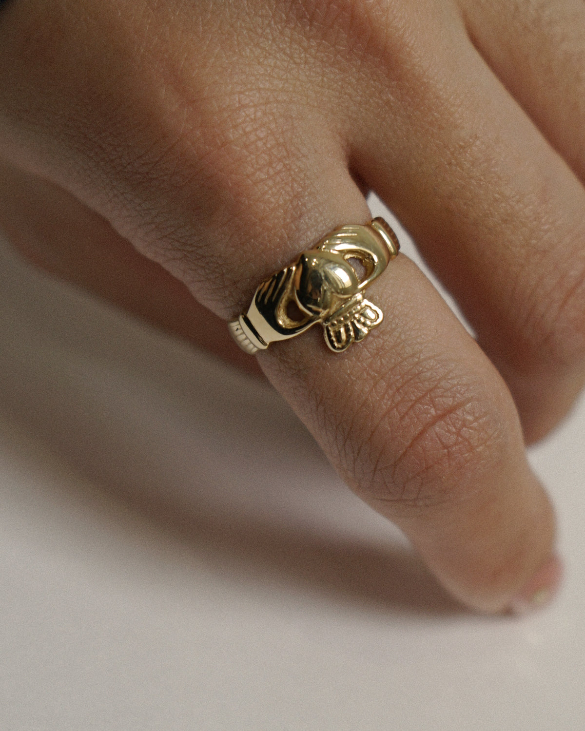 14k Gold Ring / size: 6