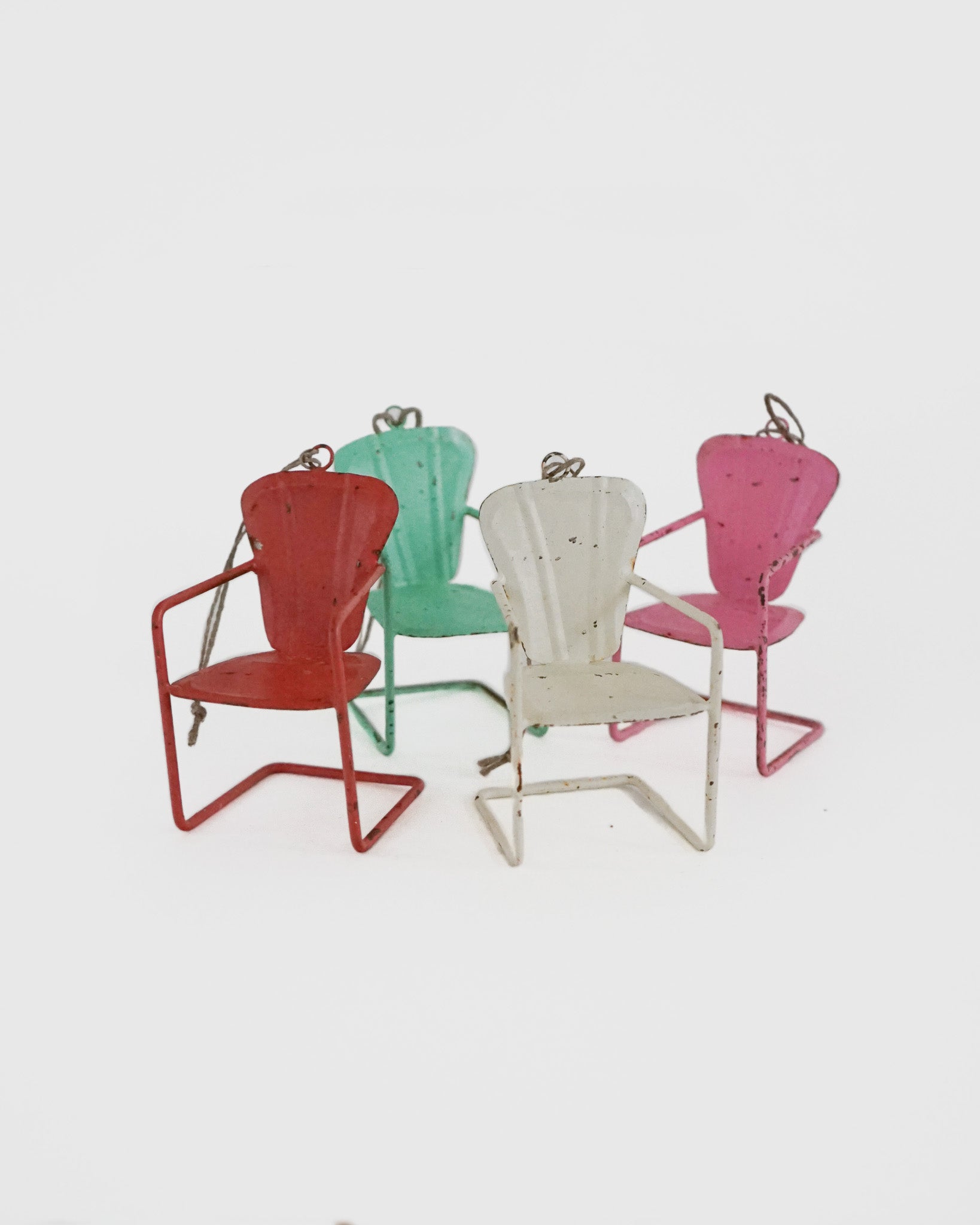 Vintage Scalloped Lawn Chair Ornament