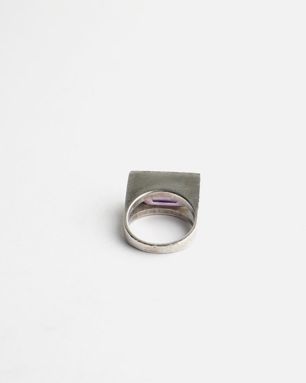 Silver Ring w/ Amethyst / size: 5.5