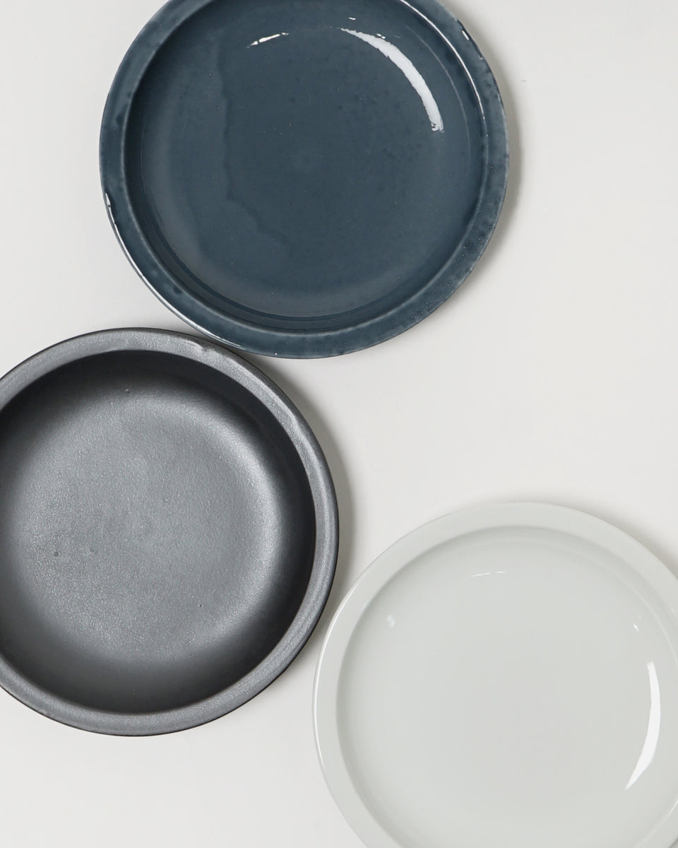 Plate Small 140 / Teruhiro Yanagihara in gray