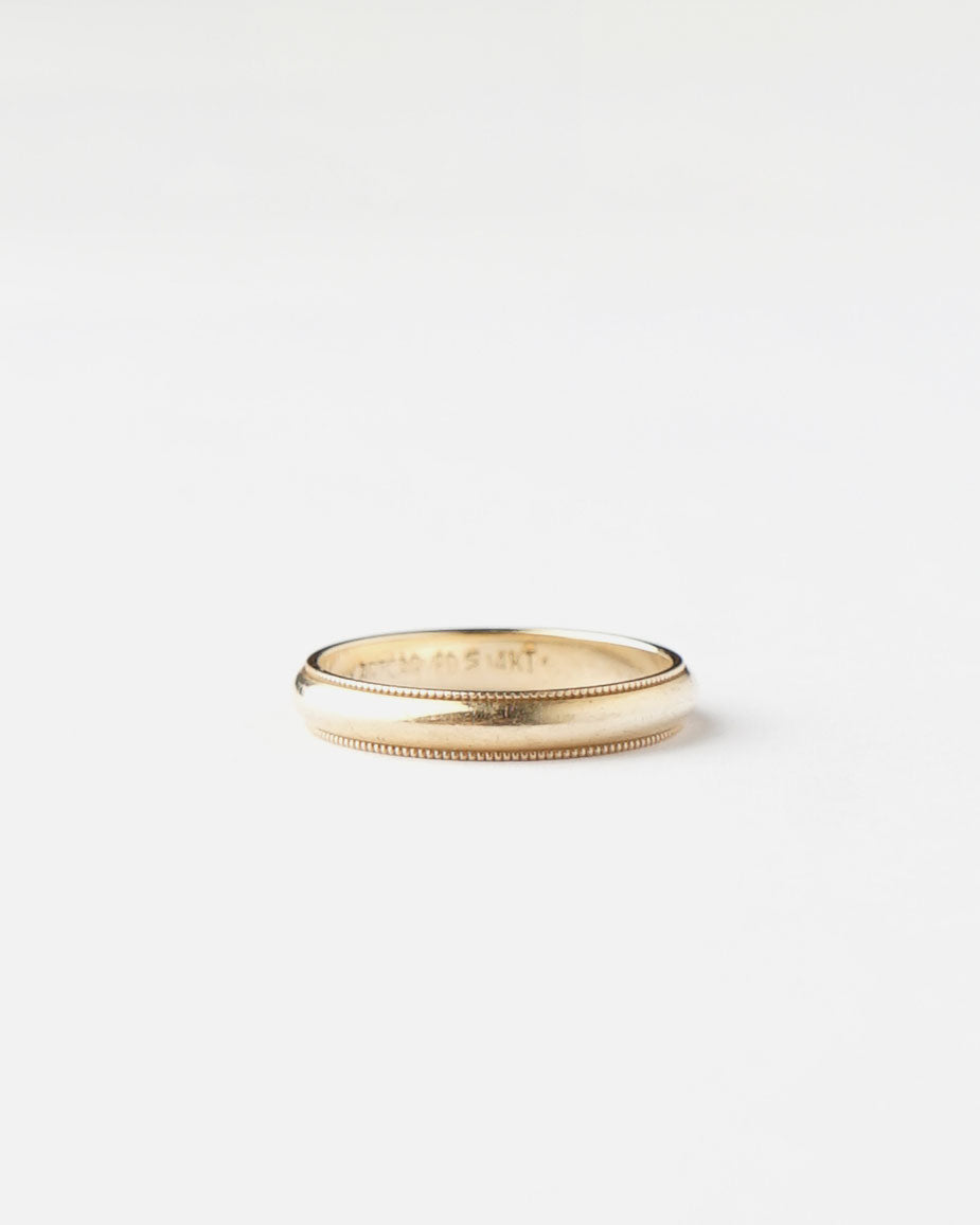 14k Gold Band Ring / size: 5