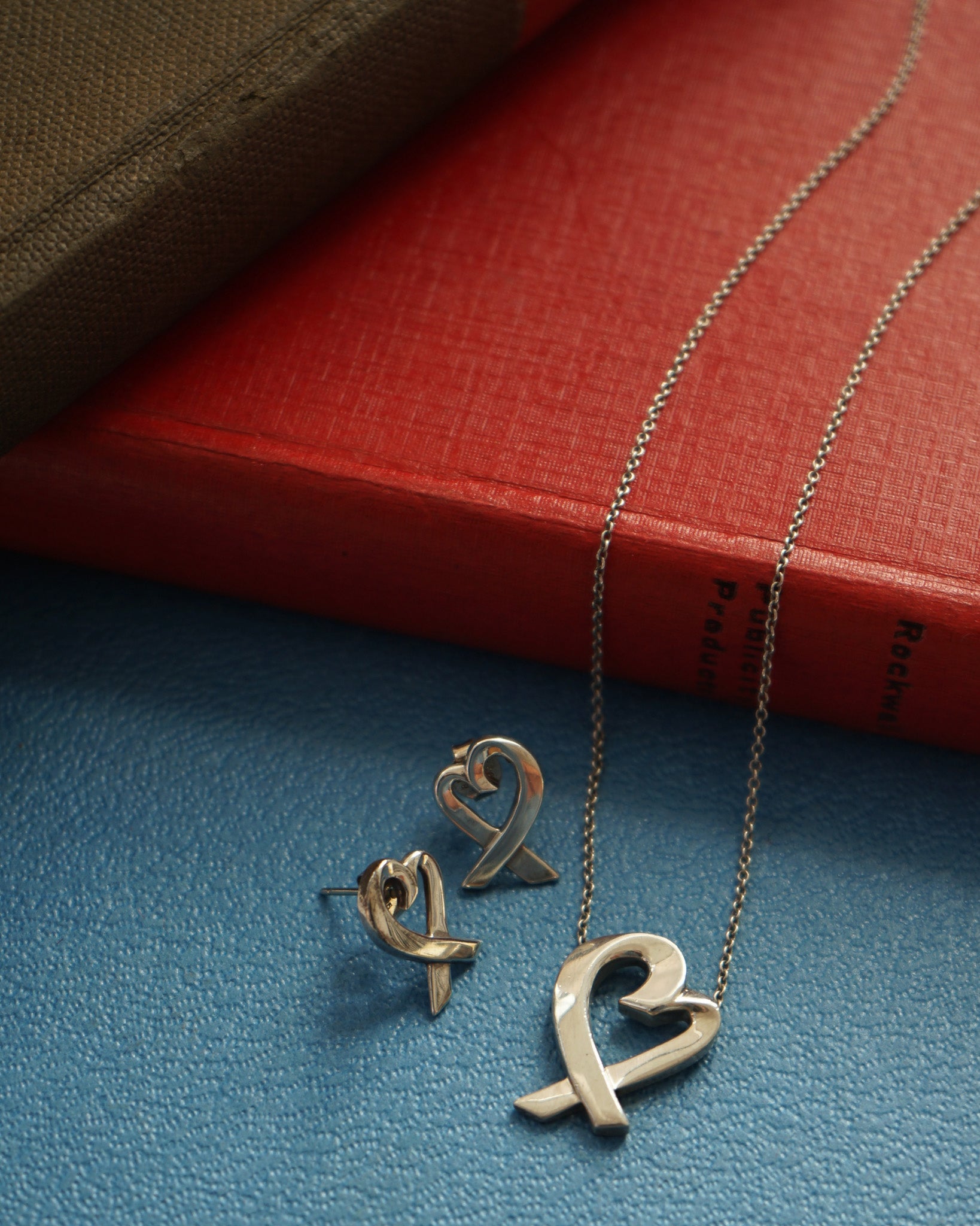 Silver Necklace w/ Heart