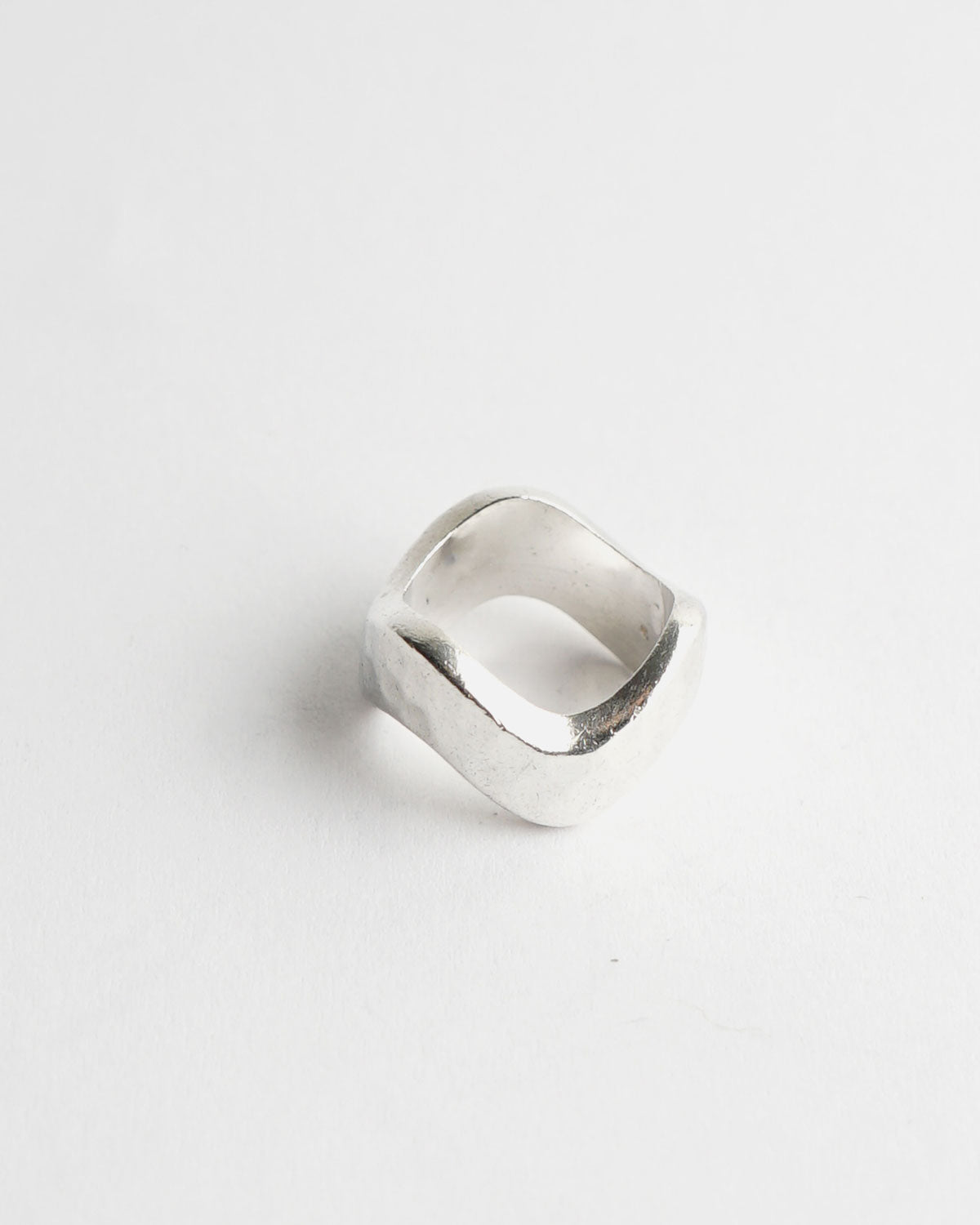 Silver Hammered Wavy Ring / size: 6.5
