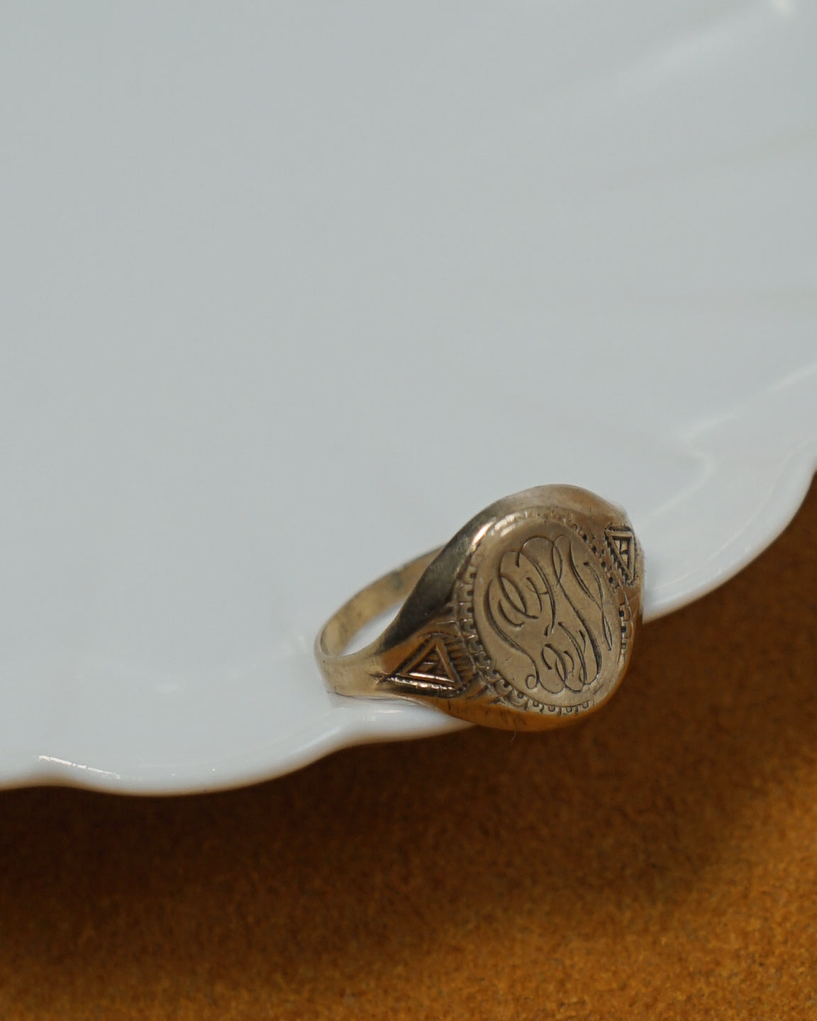 10k Gold Signet Ring  / size: 4.5