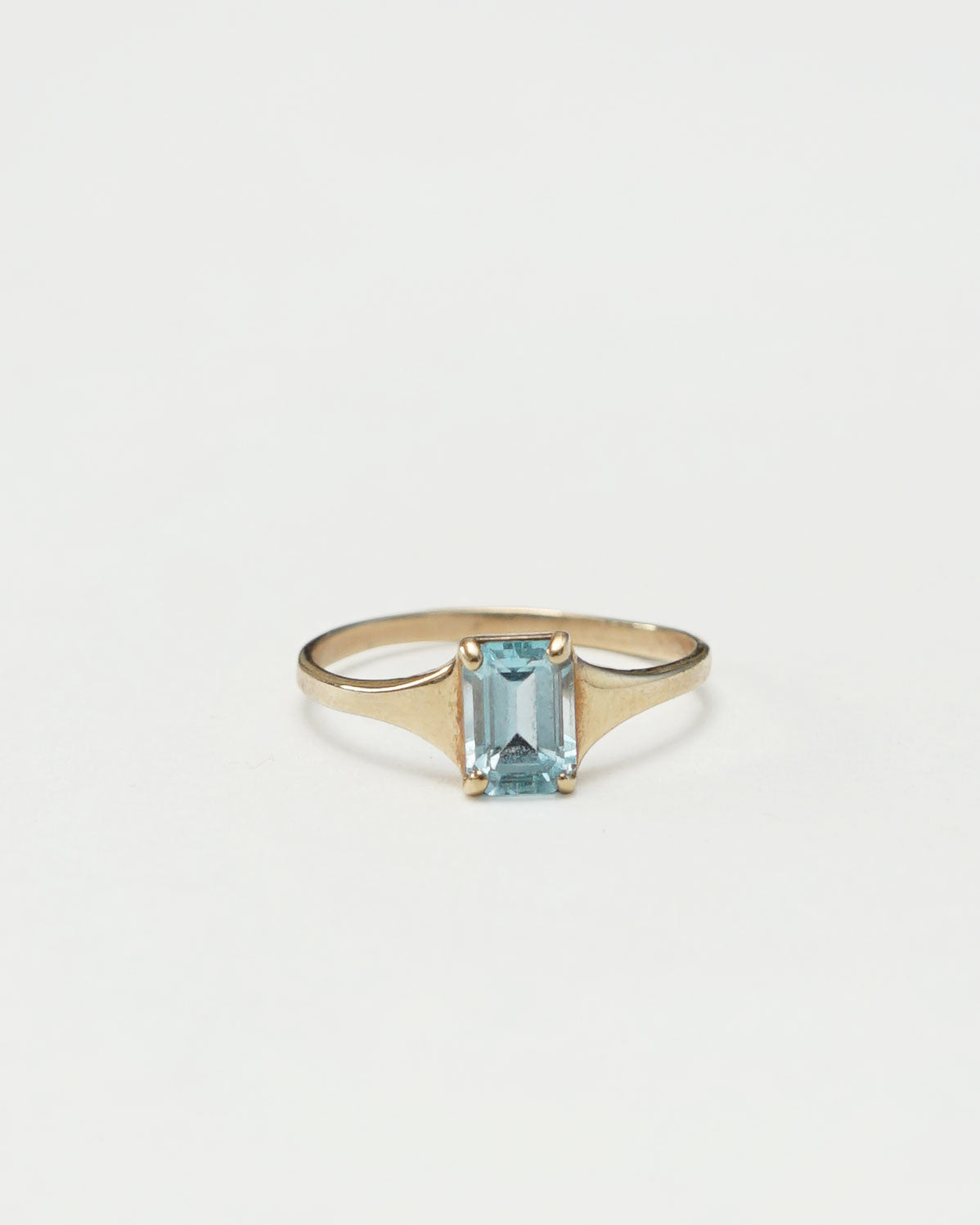 10k Gold Ring w/ Blue Topaz / Size : 8 – Front General Store
