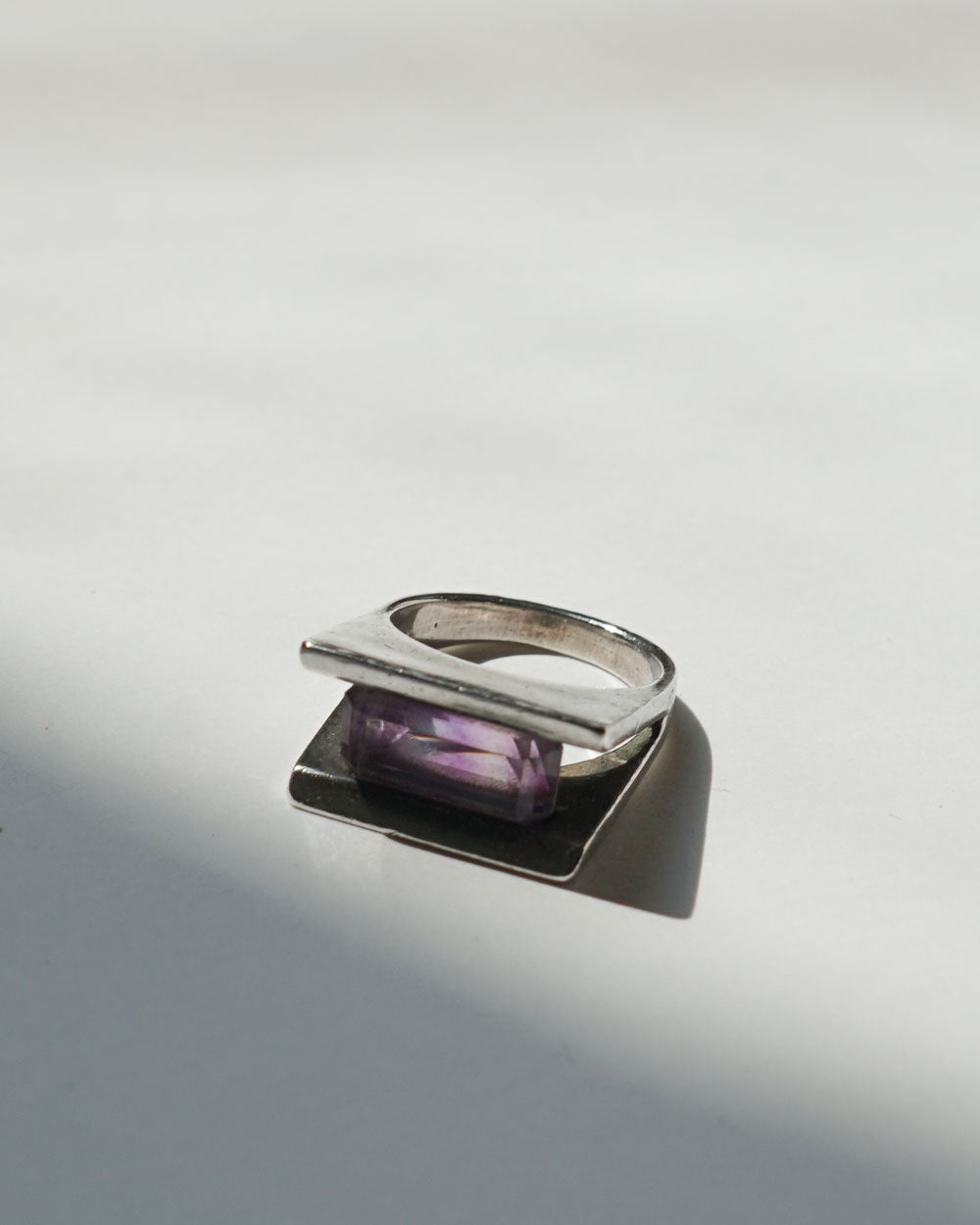 Silver Ring w/ Amethyst / size: 5.5