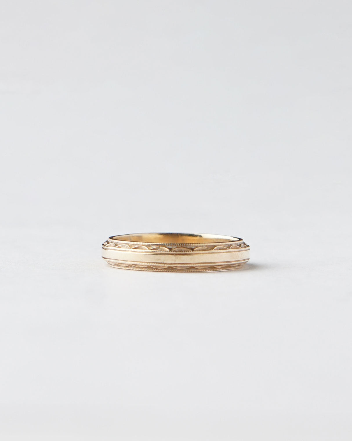 14k Gold Band Ring / size: 9.5