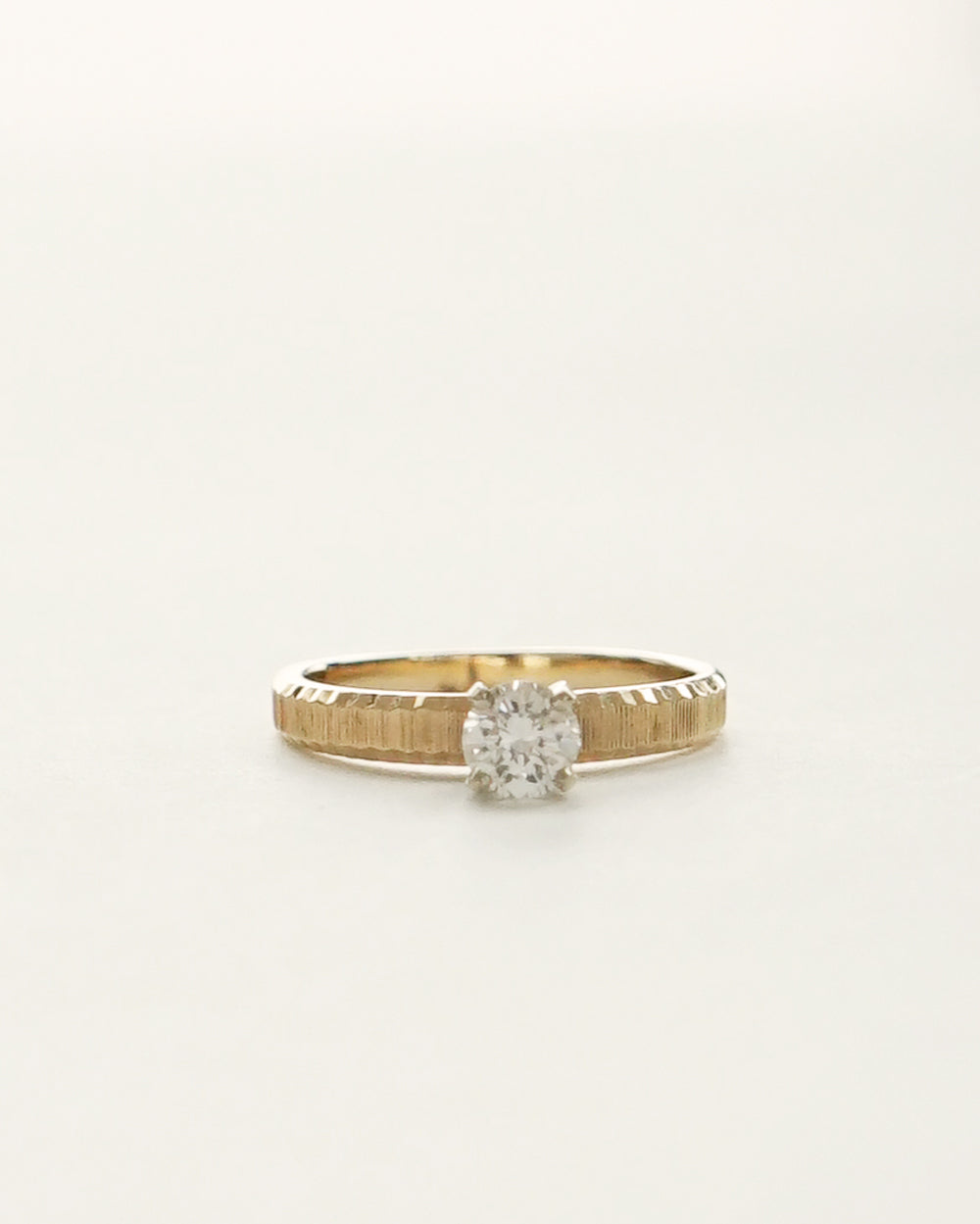 14k Gold Ring w/ Diamond