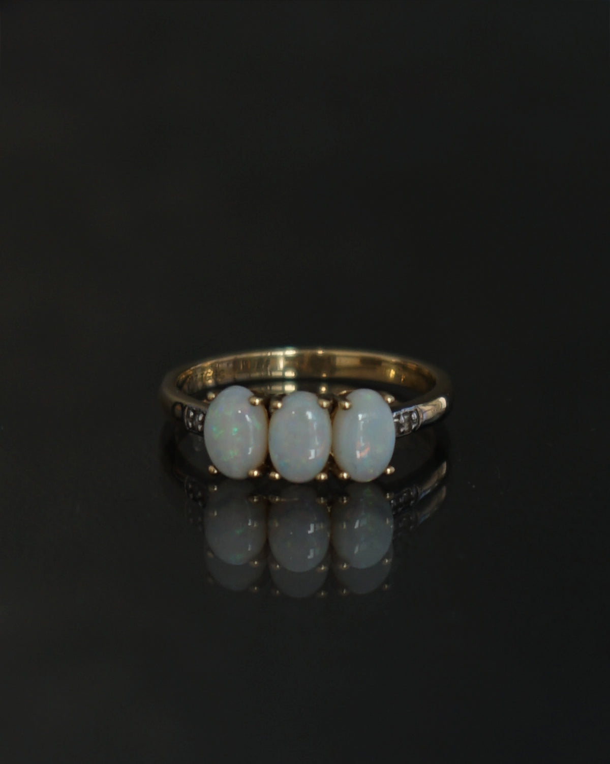 10k Gold Ring w/ Opal