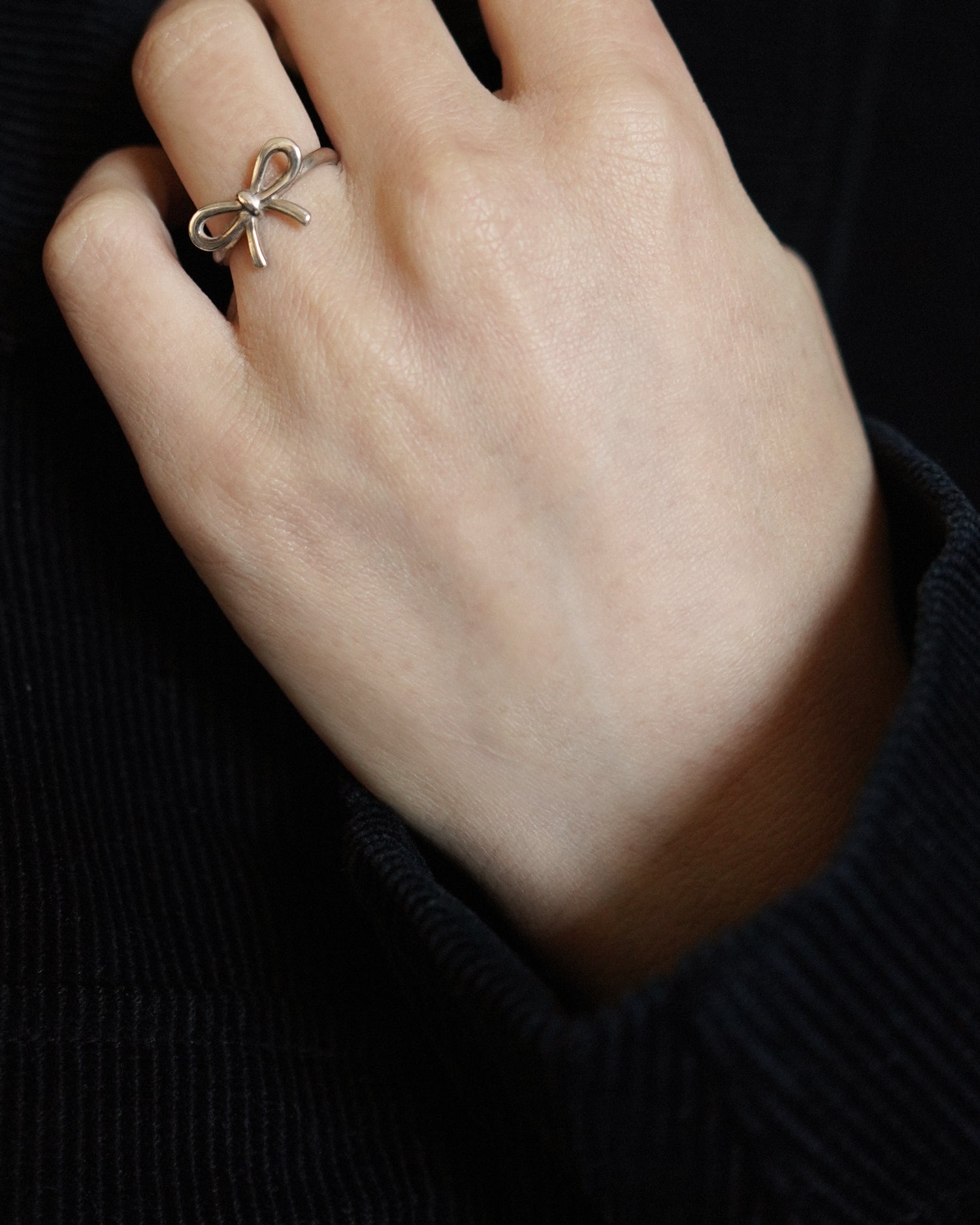 【ユーズド品】TIFFANY　Ribbon Ring　＊768 Silver Ribbon Ring / Size: 4 – Front General Store