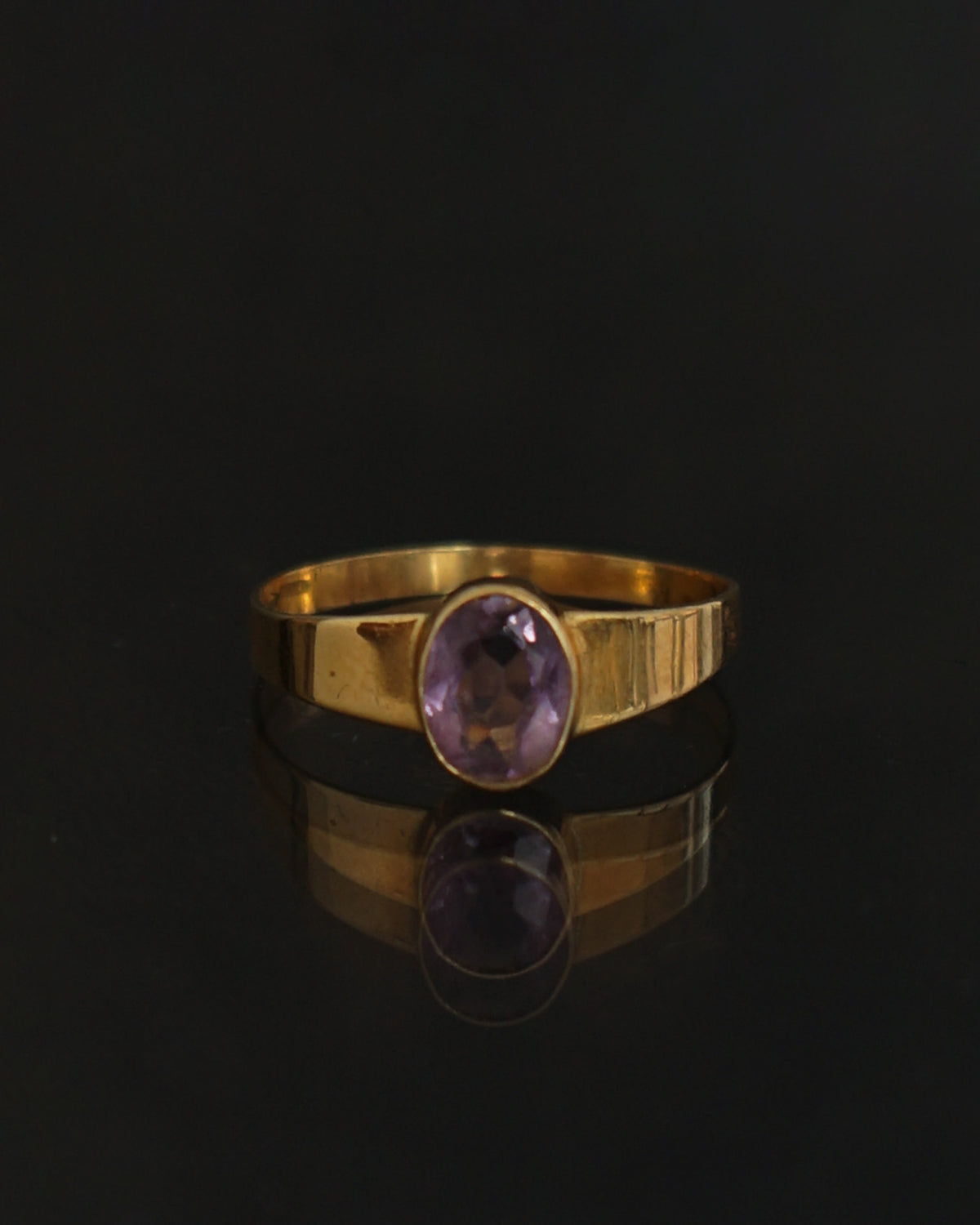 18k Gold Ring w/ Amethyst