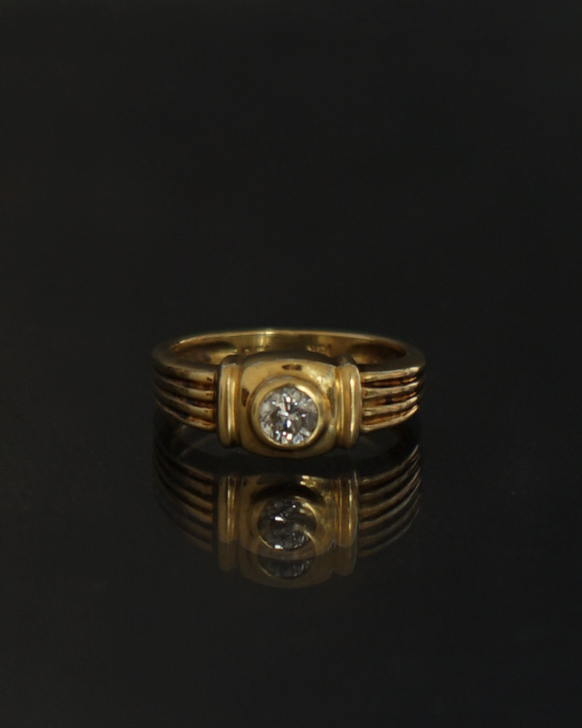 18k Gold Ring w/ Diamond