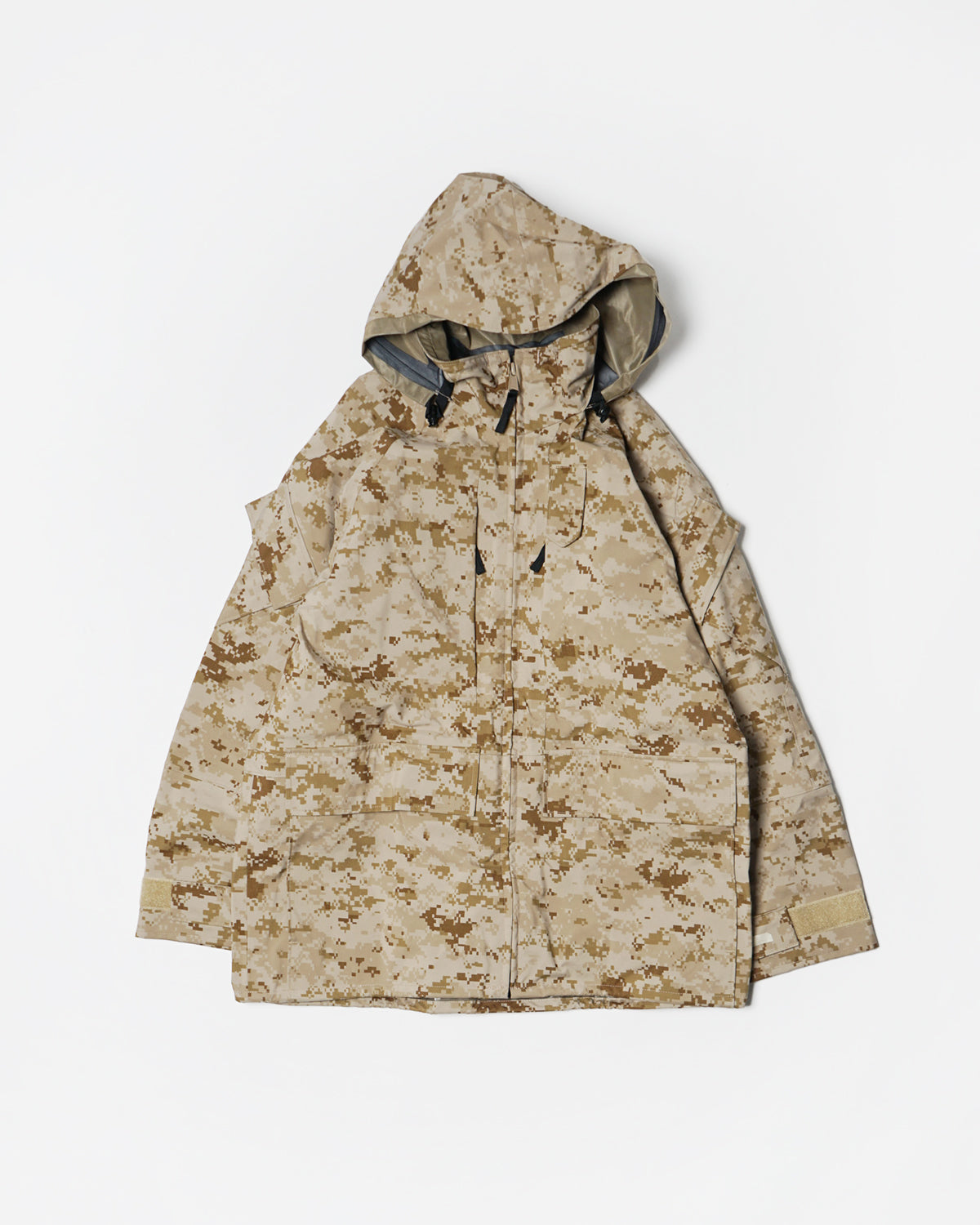 US ARMY ECWCS GORETEX DESERT 3 COLORS CAMO PARKA AS NEW US ARMY ECWCS GORETEX DESERT 3 COLORS CAMO PARKA AS NEW