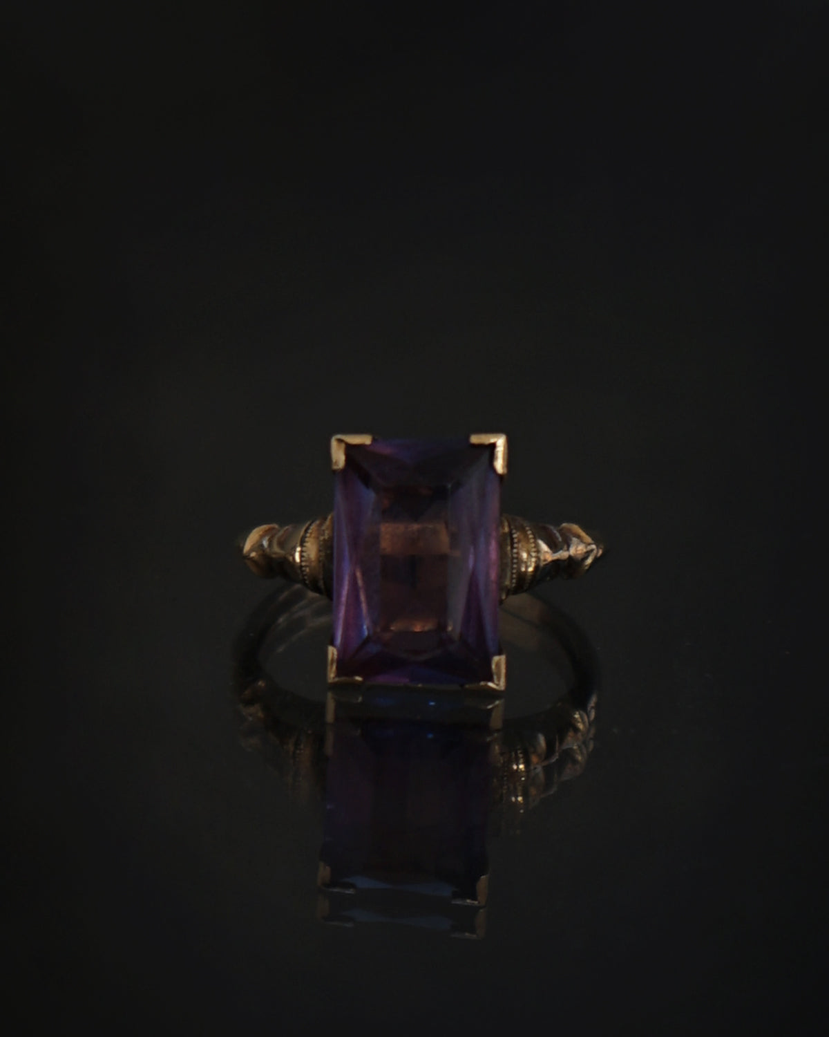 10k Gold Ring w/ Amethyst