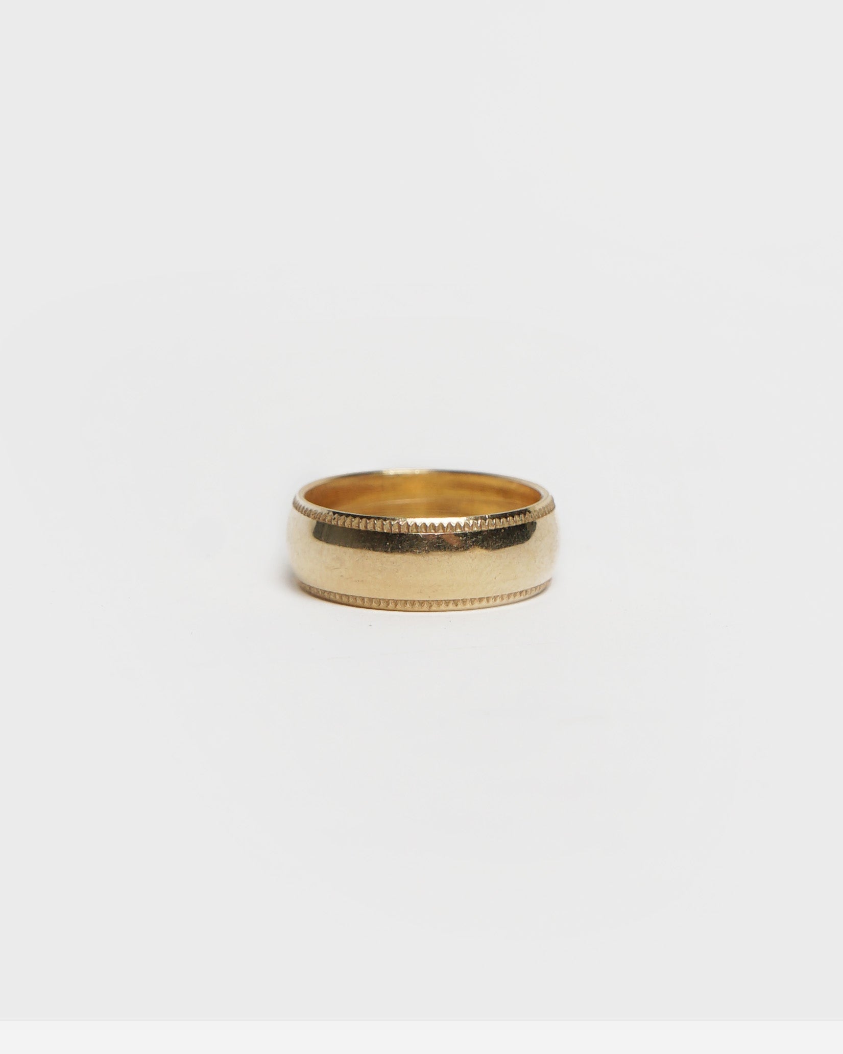 14k Gold Band Ring / size: 5