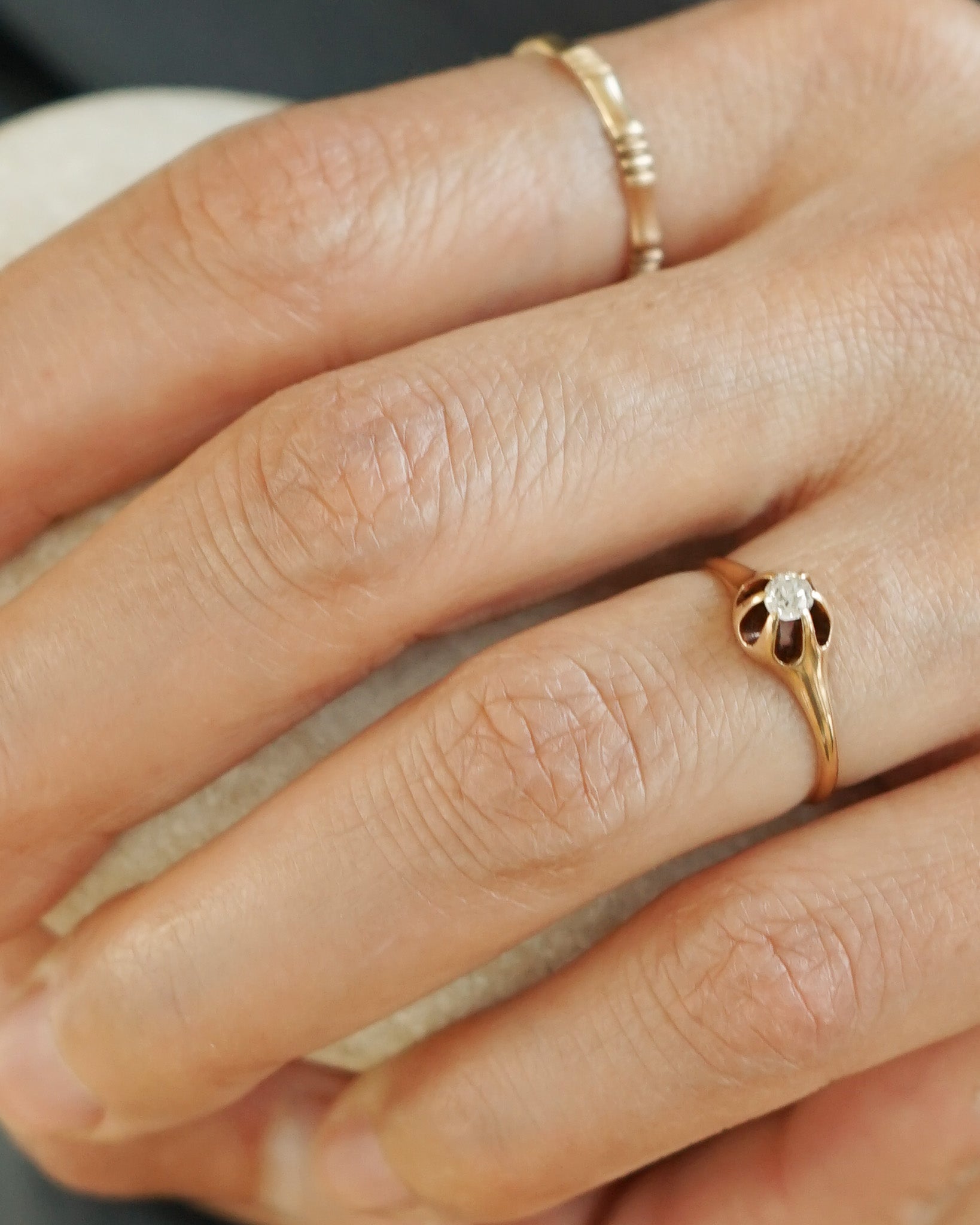 14k Gold Ring w/ Diamond / size: 4.75