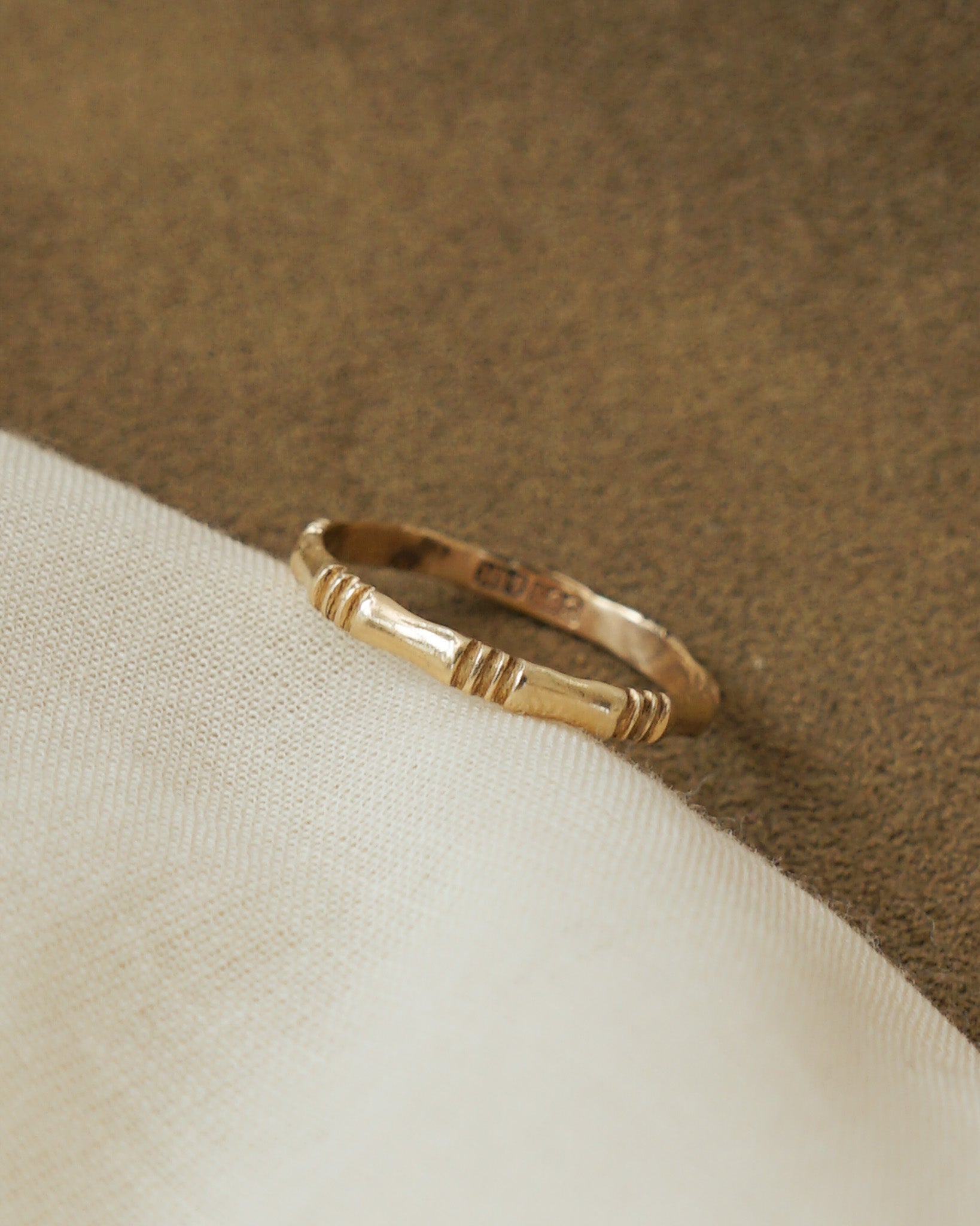 14k Gold Band Ring / size: 7.75