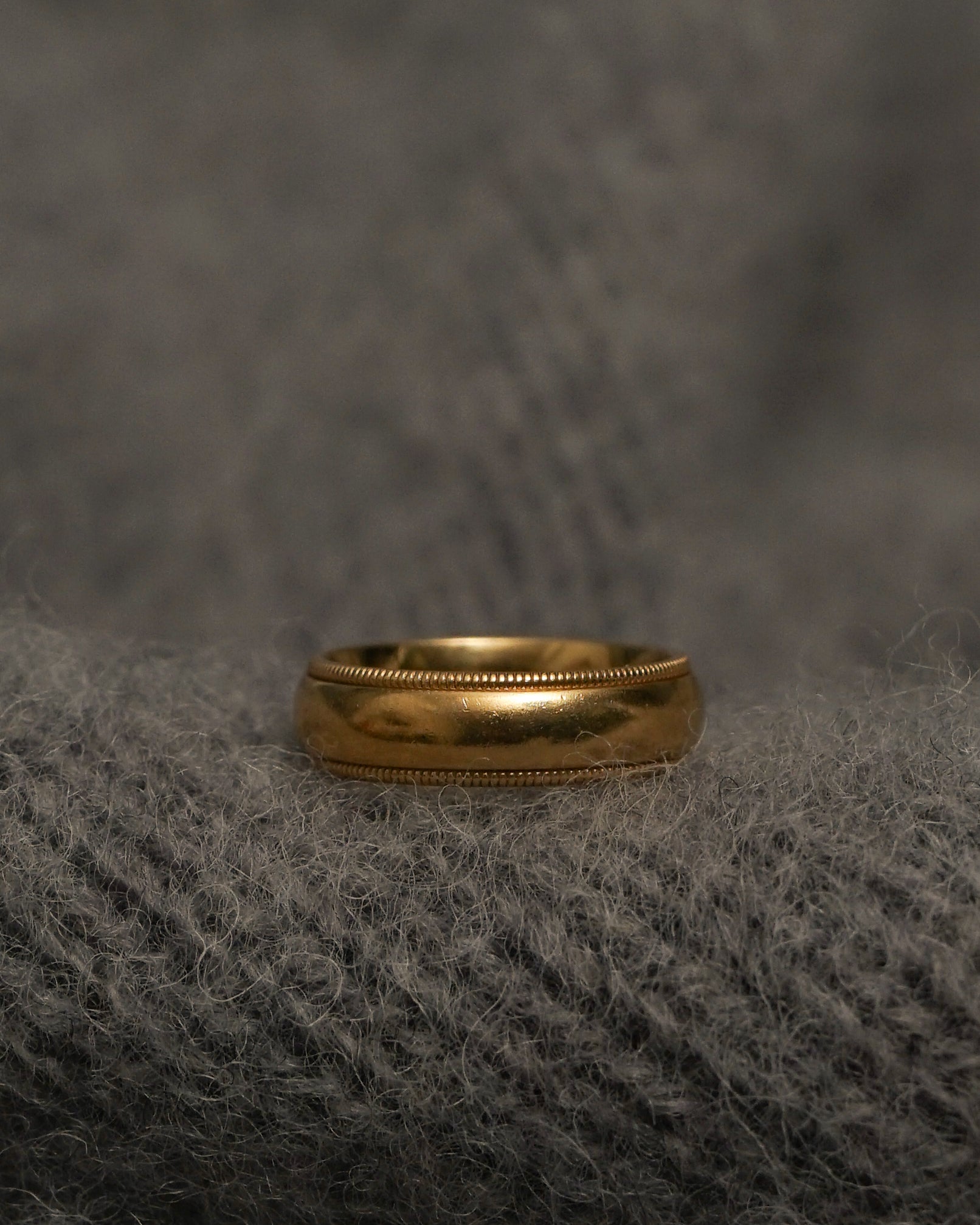 14k Gold Milgrain Band Ring / size: 6