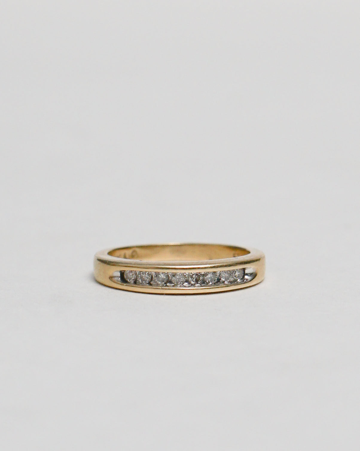 14k Gold Band Ring w/ Diamond / size: 5.25
