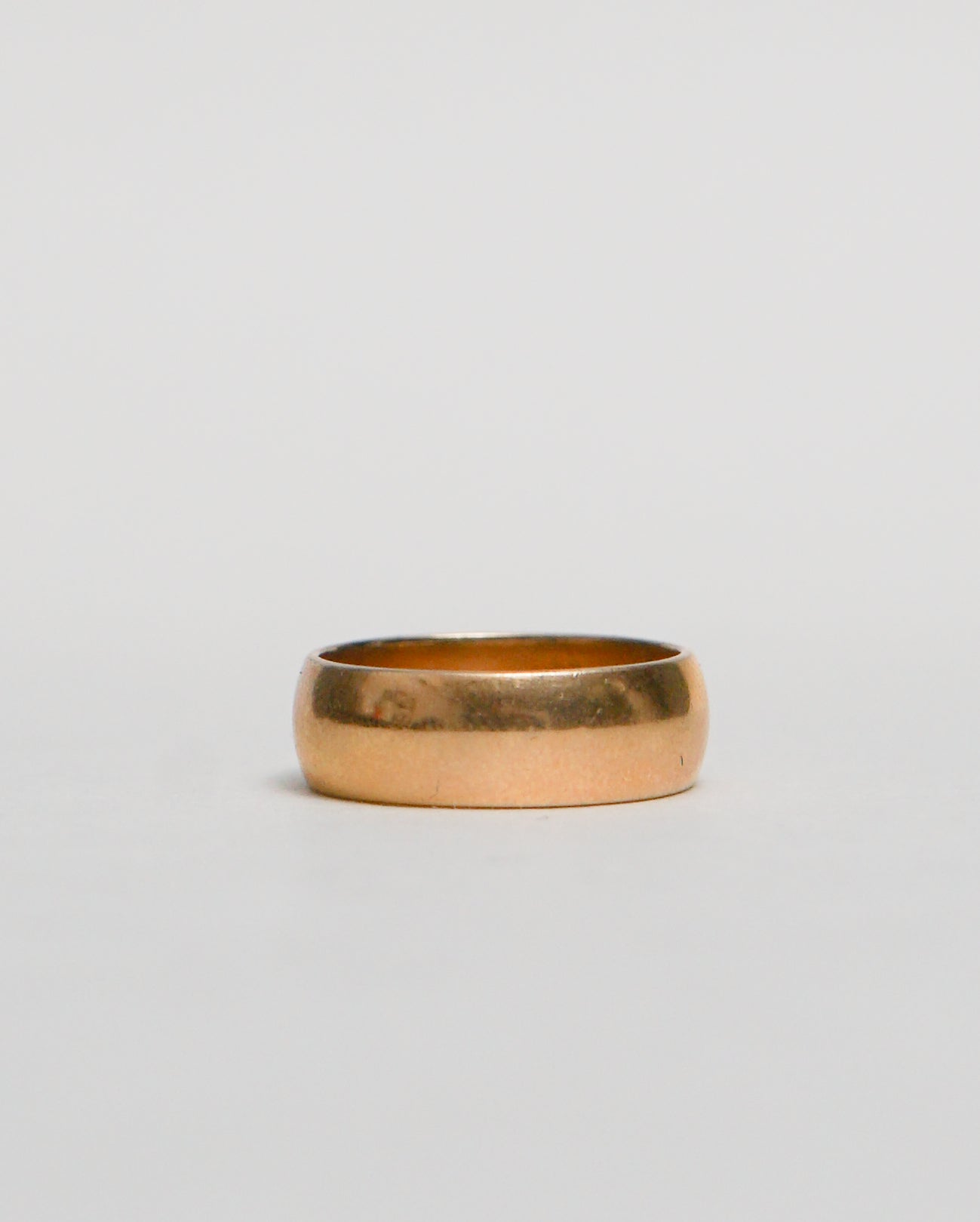 14k Gold Band Ring / size: 5.5
