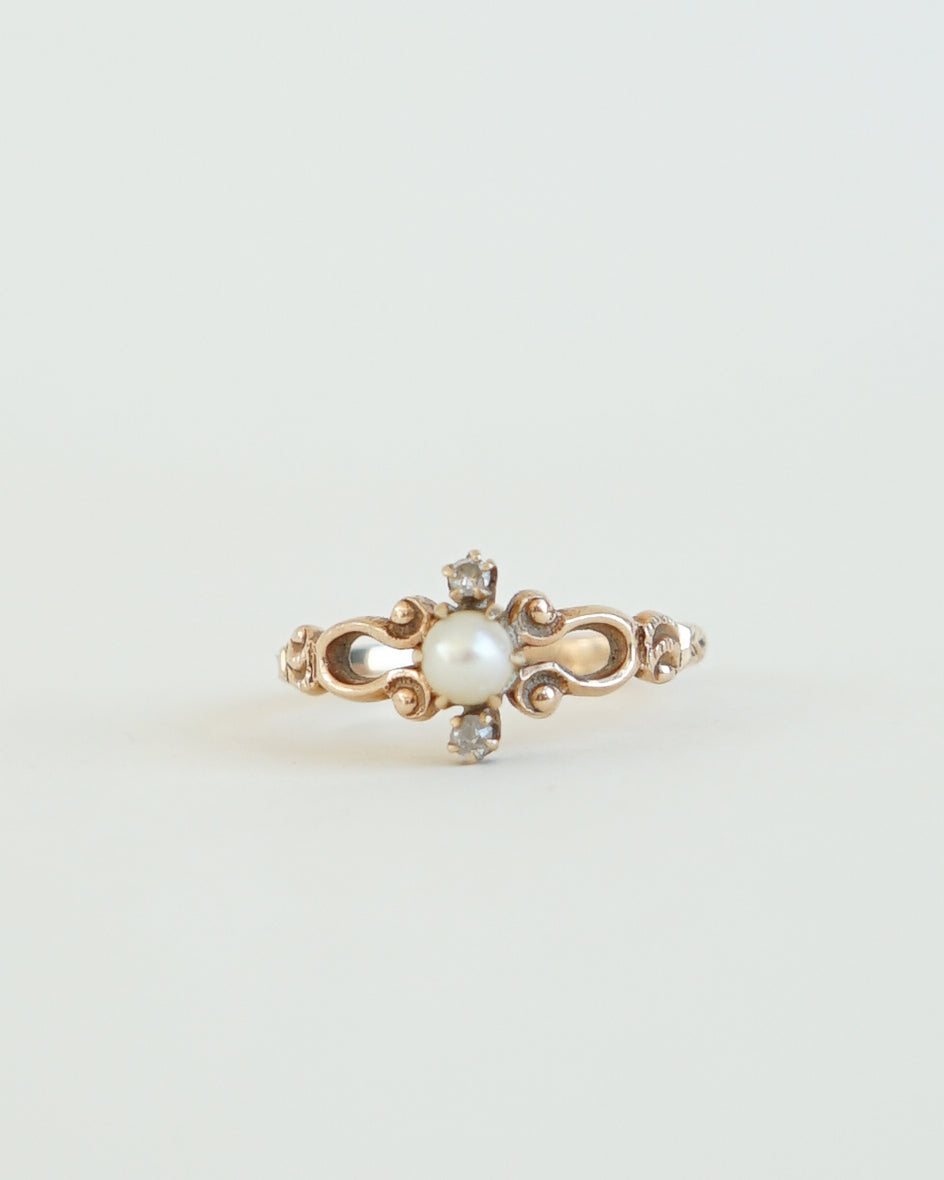 14k Gold Ring w/ Diamond & Pearl / size: 5