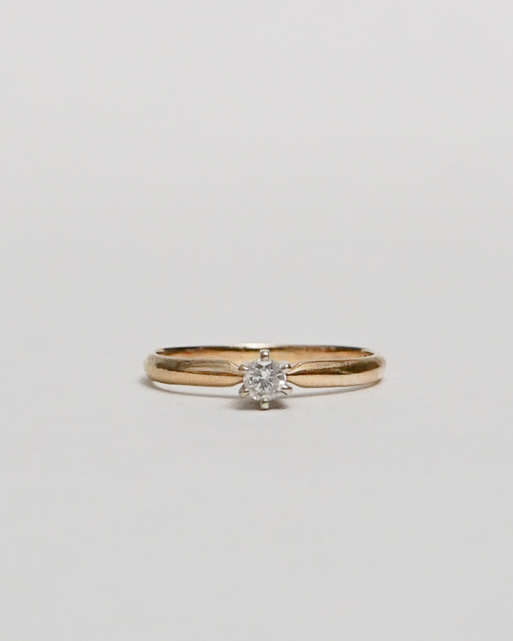 14k Gold Ring w/ Diamond / size: 4.5