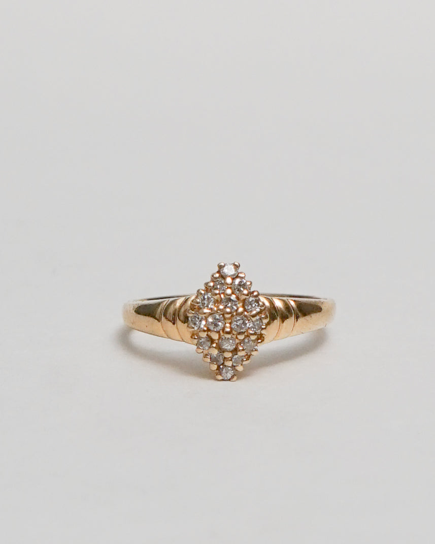 14k Gold Ring w/ Diamond / size: 6.5