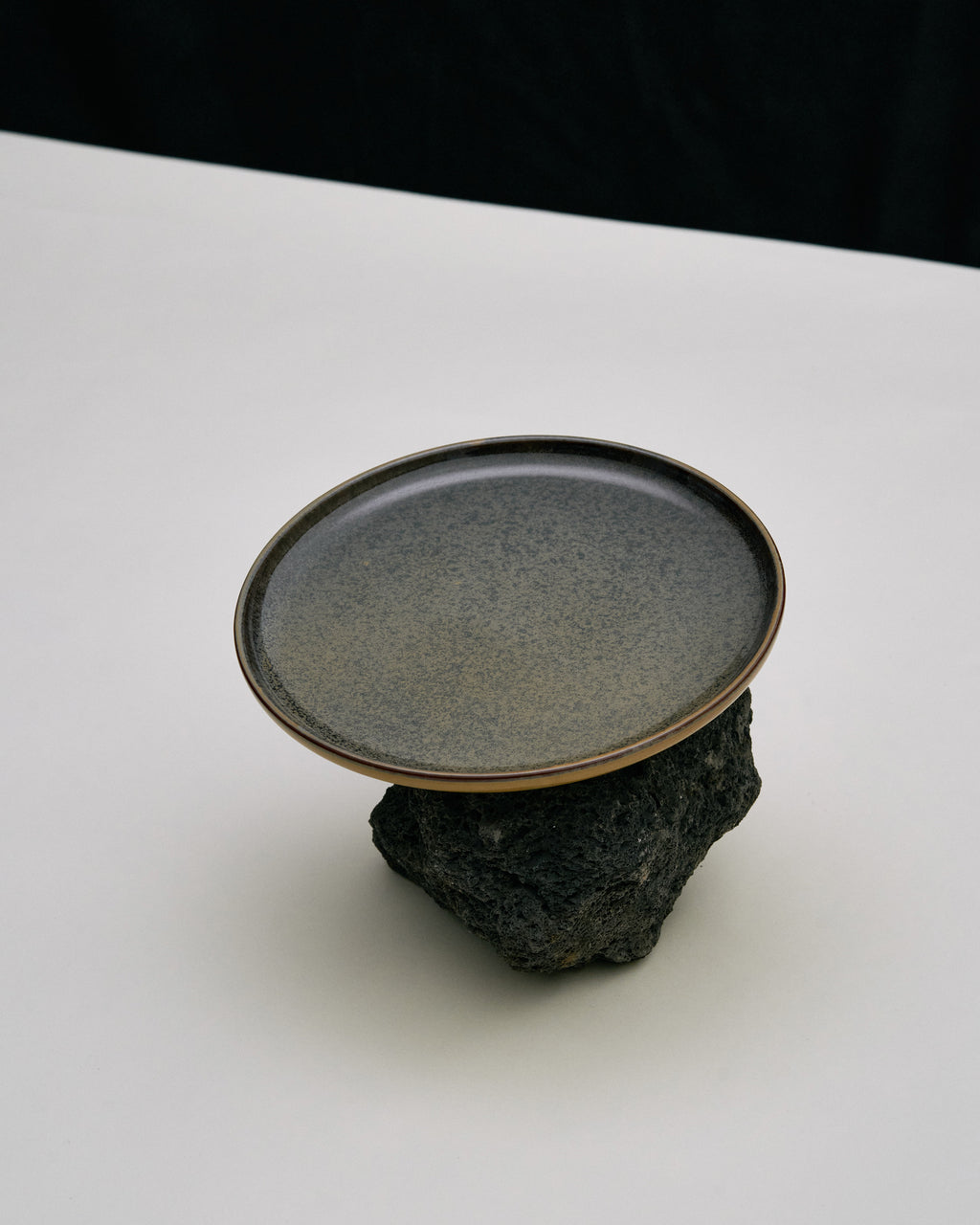Serax - Surface / Breakfast Plate / Indi Gray
