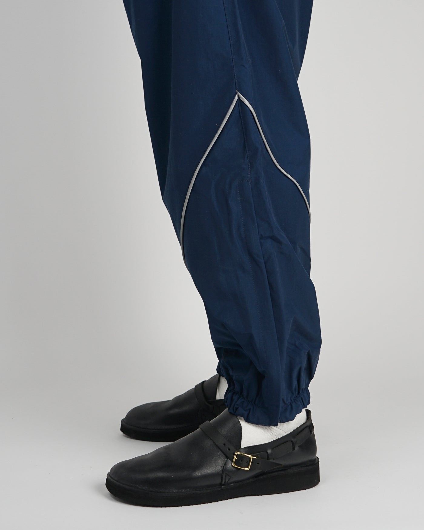 Women's Middle English Black