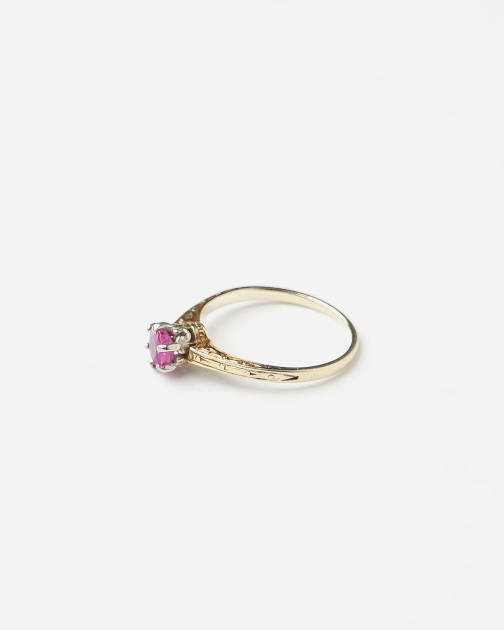 14k Gold Ring w/ Ruby / size: 7