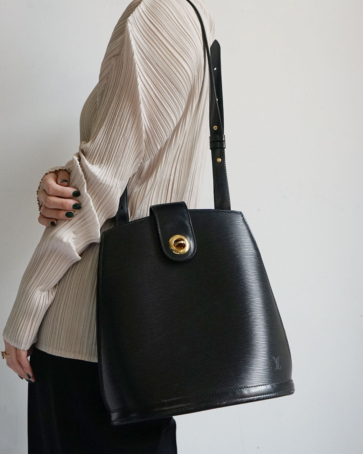 Louis Vuitton Black Epi Leather Cluny Bucket Shoulder Bag Louis Vuitton