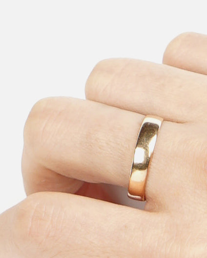 14K Gold Band Ring / size: 7