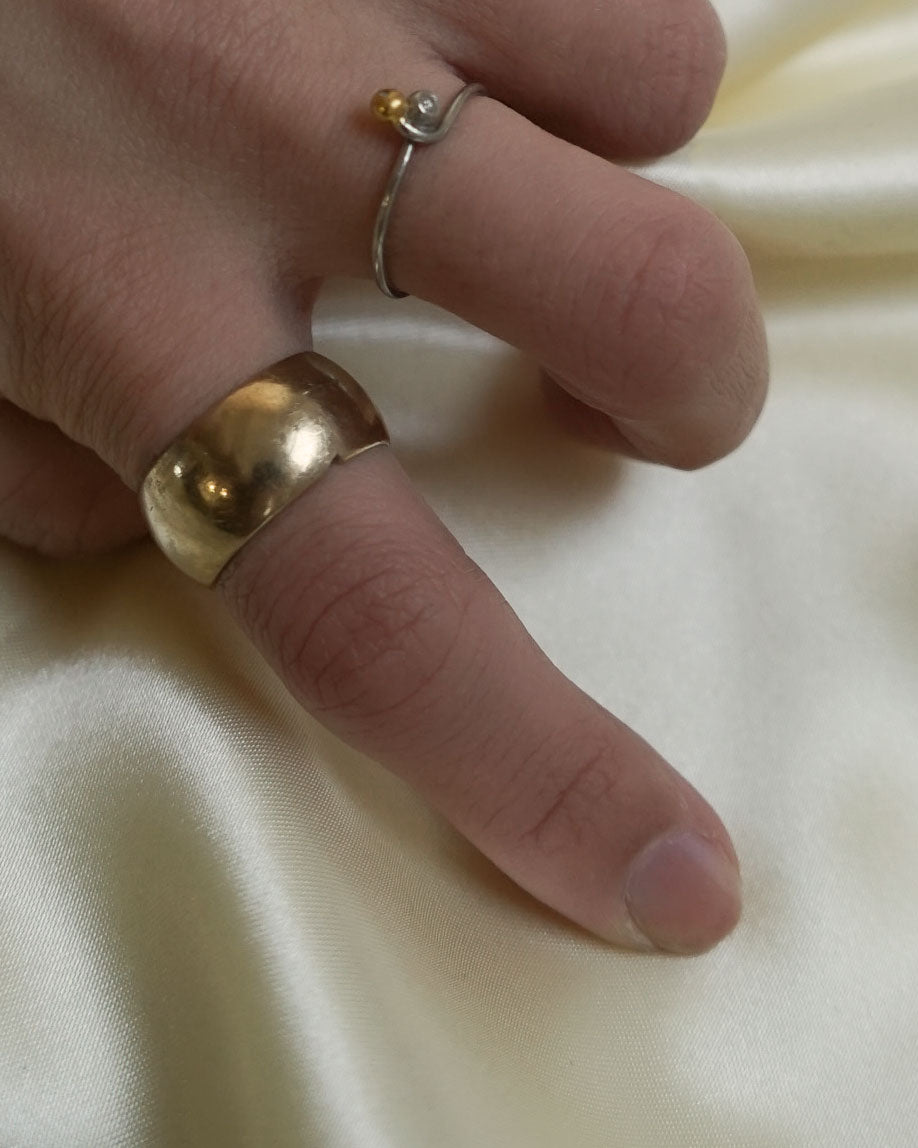 14k Gold Wide Band Ring/ size: 7