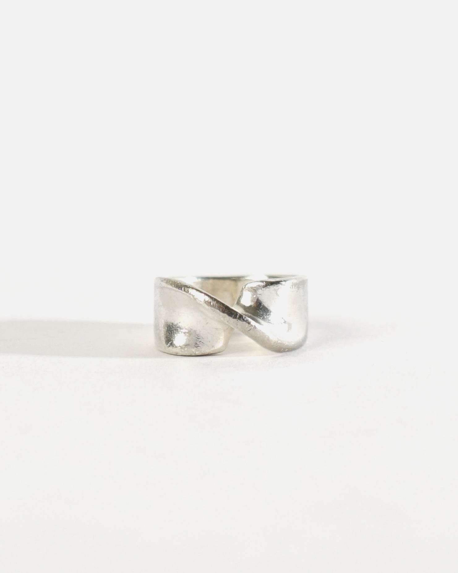 Silver Twist Band Ring / size: 8