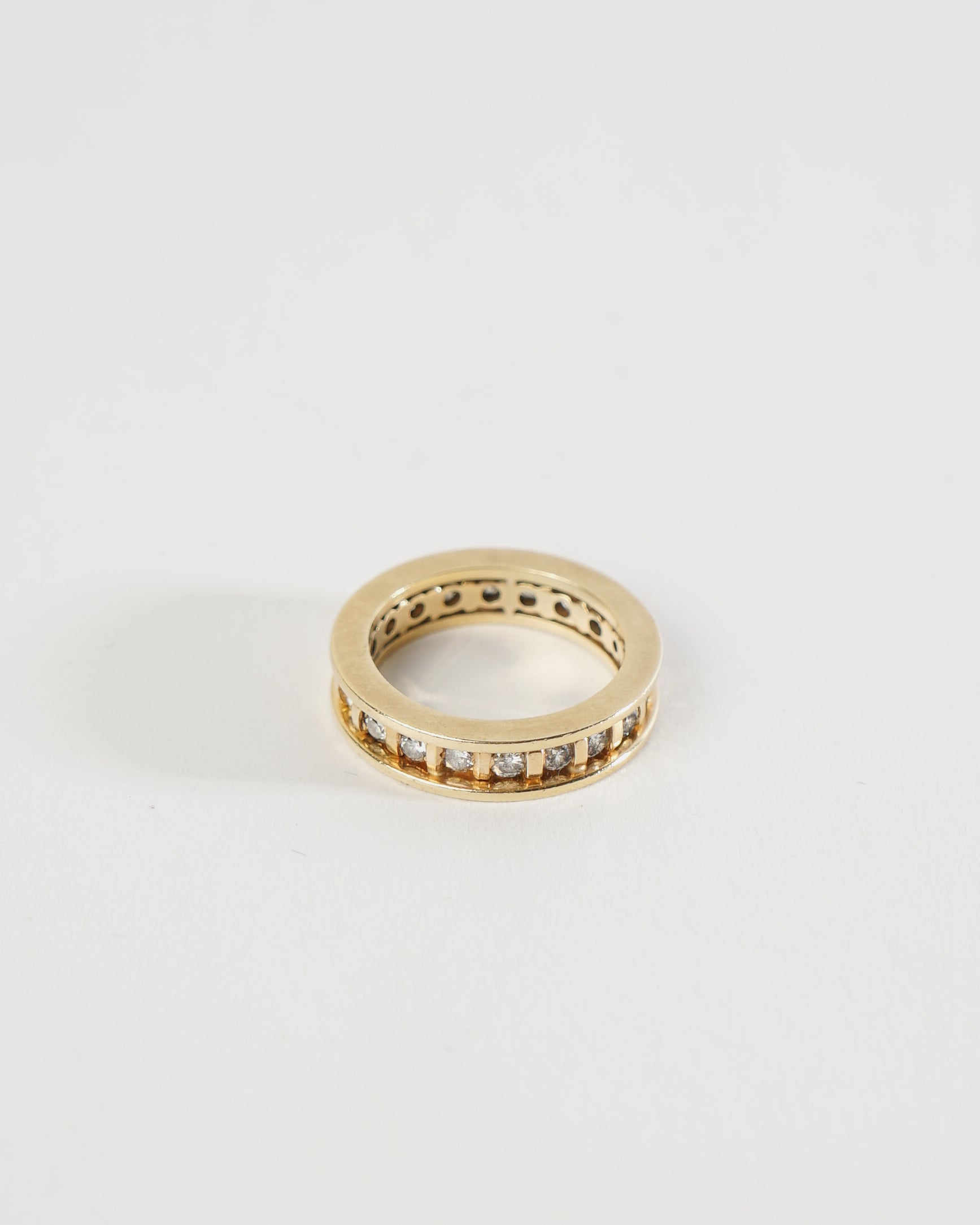 14k Gold Ring w/ Diamonds / size: 6.5