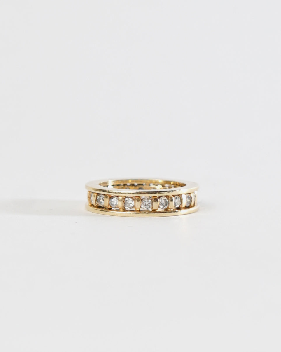 14k Gold Ring w/ Diamonds / size: 6.5